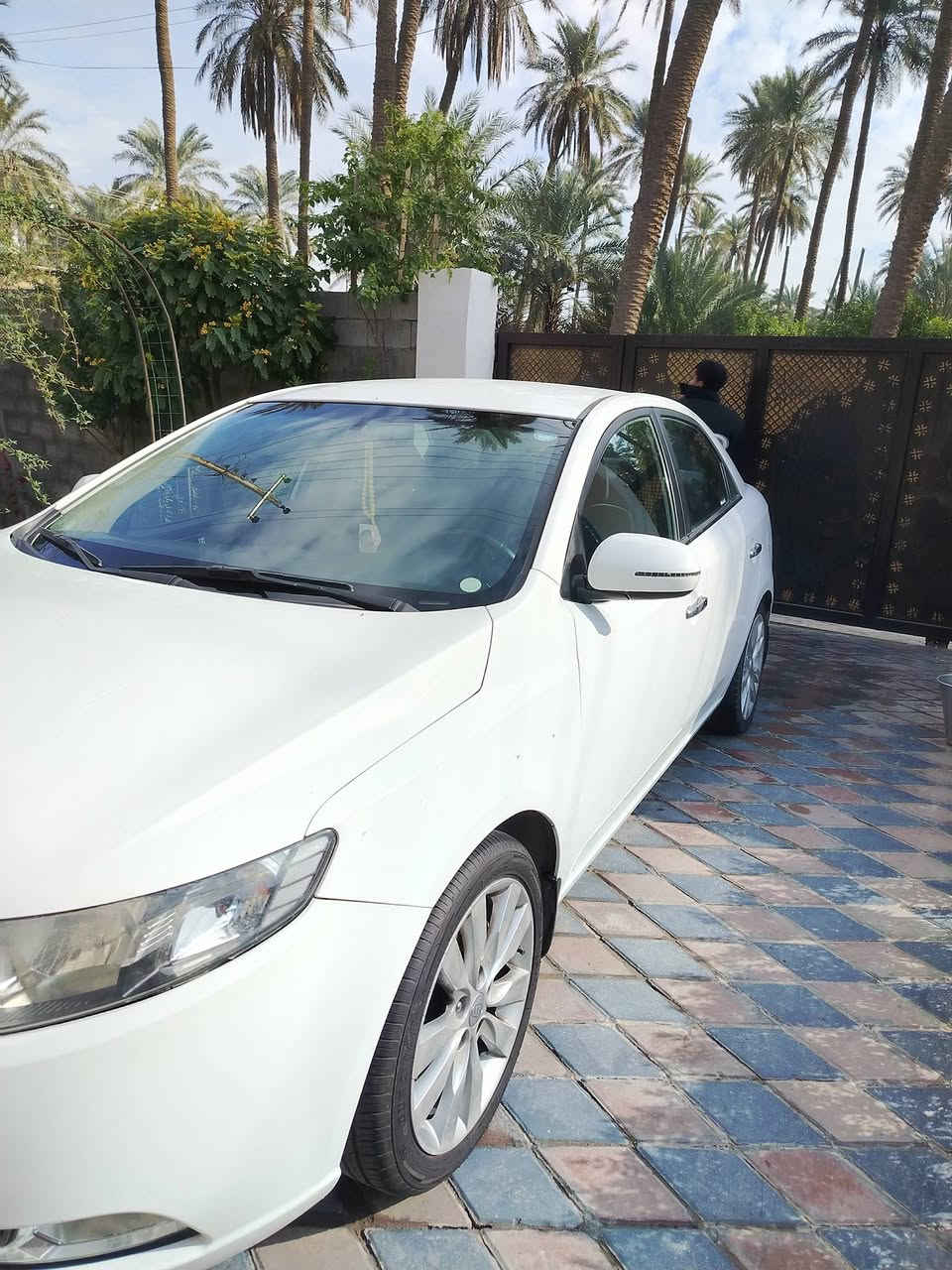 سيراتو ١٣ أربيل باسمي محرك ١٦٠٠ فول عدا الفتحه شفتات بلستيرن واشاير بلمري شفط بيها باب خلف السكن بي صبغ وشويه بلدعاميه ماشيه ٩٠ الف السياره حلوه وكلش نظيفه السعر ١١٠  هاتف *********** او *********** الكورك بي واتساب
