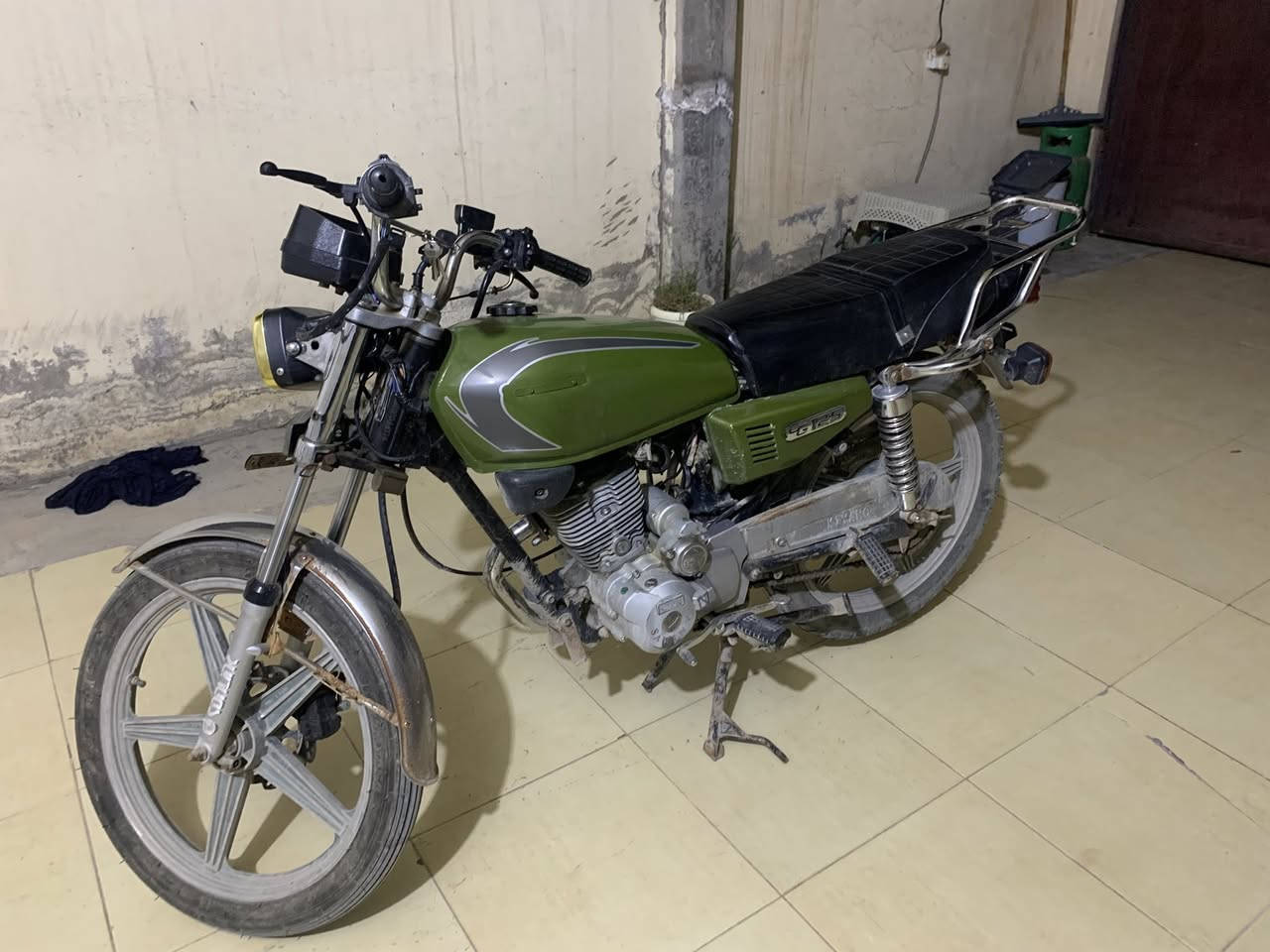 دراجة سيفان 2019اوراق بيهة  مثل ما في الصور السعر 400وبيهة مجال بسيط مكاني قرية الزهيرات.  
***********
