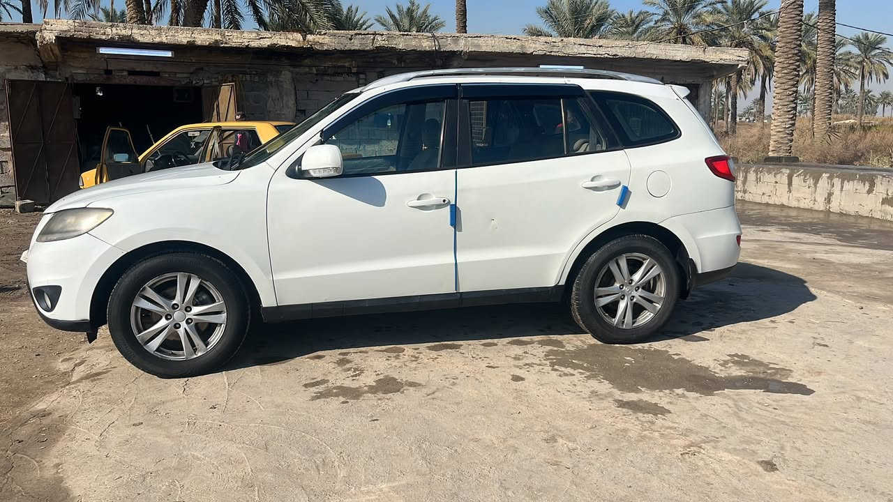 سنتافي ٢٠١٢
سبعه راكب 
رقم بغداد دولي سنوية بأسمي سنوية جديده
صبغ عام
كبر و محرك خير من الله
تخم تاير جديد باتري جديد
تبريد ثلج
***********
سعر ١١٠
