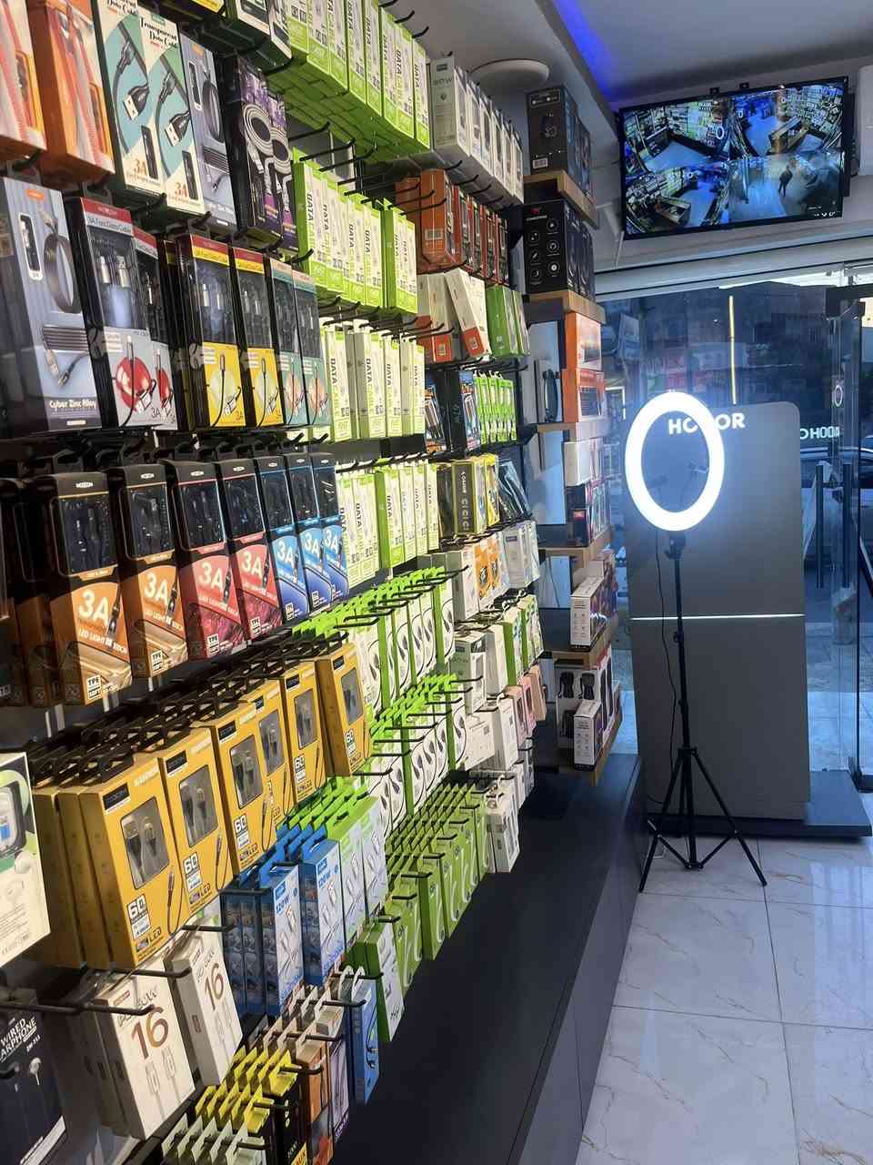 محل موبايلات للبيع
لعدم التفراغ 
موقع المحل سوق الميثاق 
للستفسار اتصل على الرقم 
0770 892 7502
