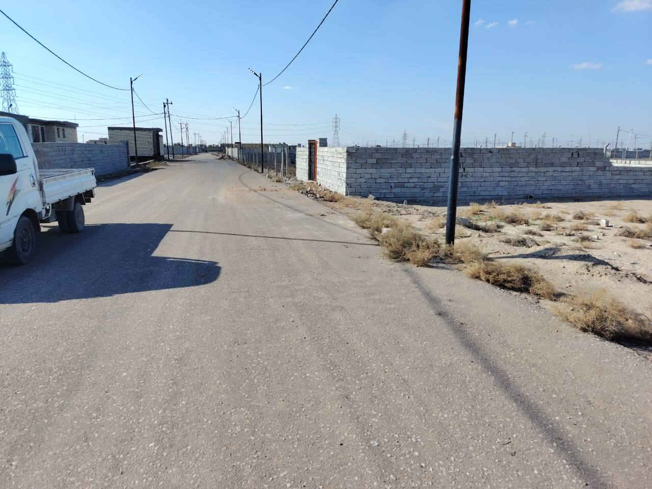 سلام عليكم عندي قطعه ارض بديوانيه يم جسر مخازن بطيارين يم سيد محمد ابو عرابيد مساحه 200 متر ماء كهرباء تبليط اناره سعرها مناسب  ب 18 أو مرواس بسياره نزللها بتعاليق اتصل ***********
