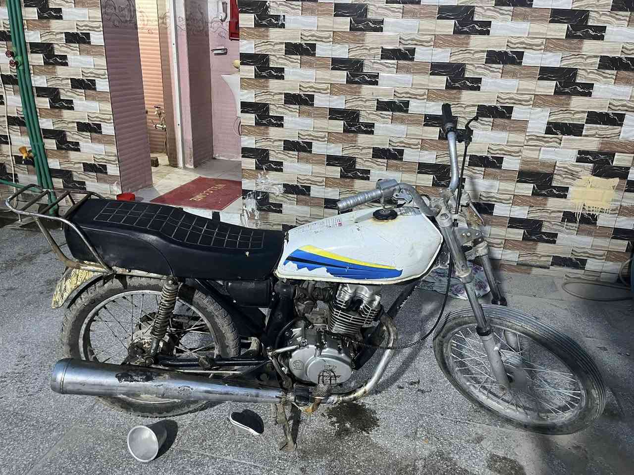 سلام عليكم دراجه كير للبيع. 
الدراجه كلك كلك كلك 
المكان ناصريه اسكان الصناعي 
الدراجه سعرها 250وبيه مجال قليل 🖤


**إذا كنت صاحب هذا الإعلان وتريد حذفه لأي سبب، رجاءا أرسل رسالة إلى الدعم الفني**