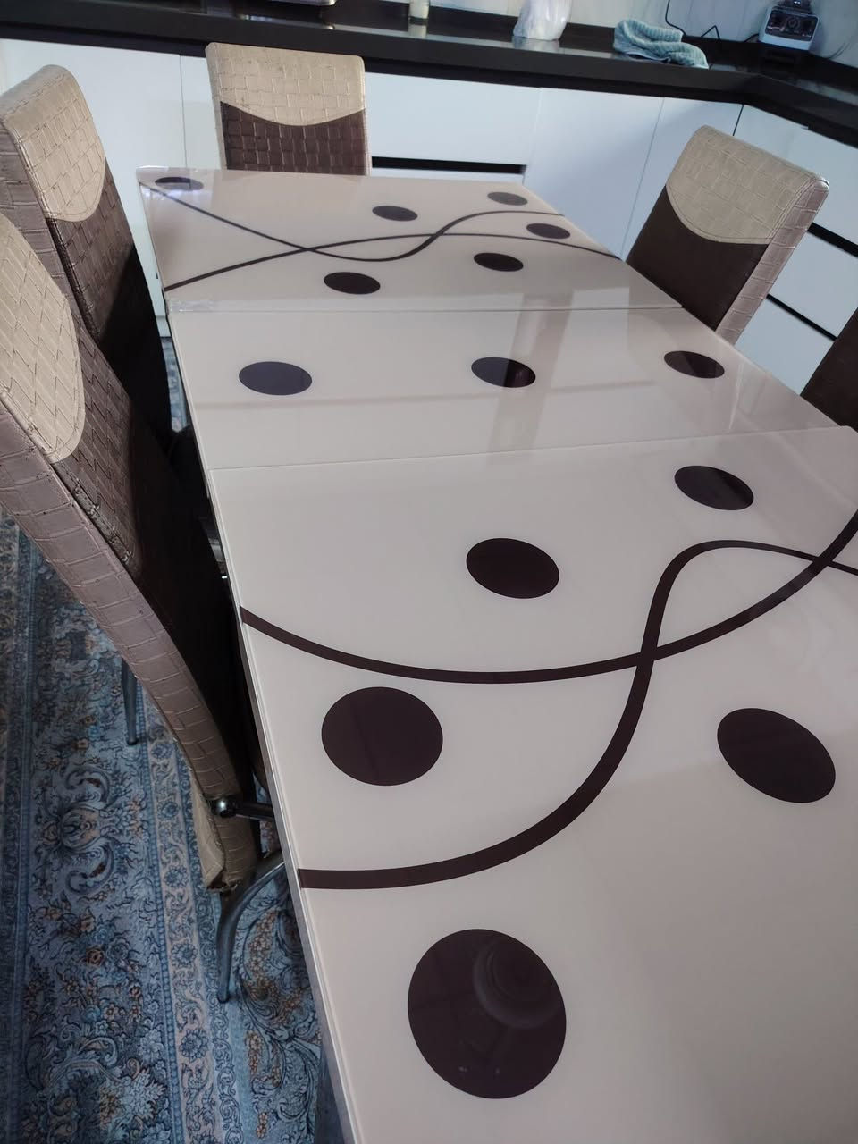 السلام عليكم متاح ميز وست كراسي سعرا 110 وبي مجال للاسثفسار اتصال ***********
