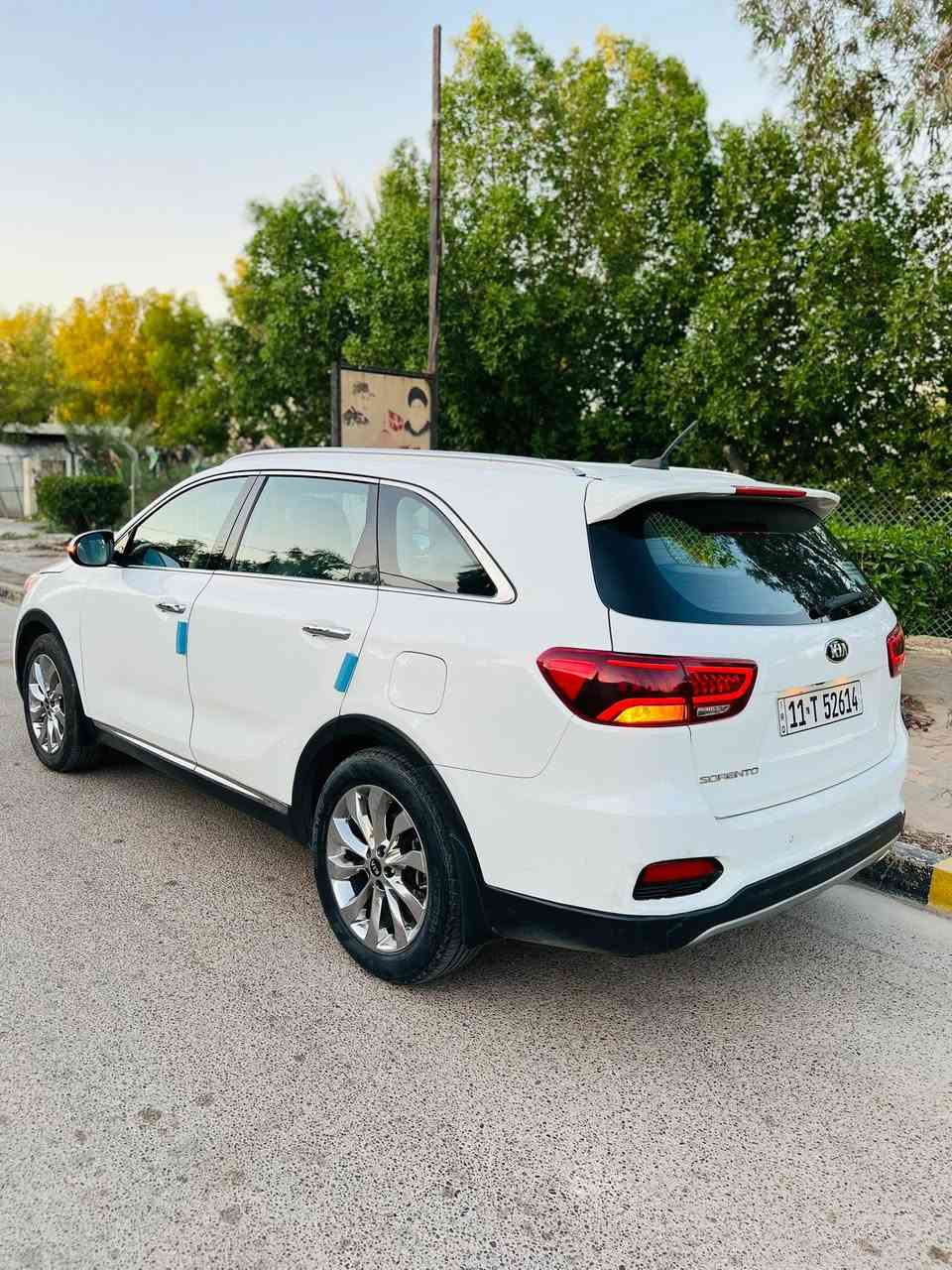 سورنتو 2020 خليجي 
رقم بغداد انكليزي باسمي 
ماشيه 86 حقيقي ادك جرس بل 120 
7 راكب 3 قطع تبريد 
شاشه كبيره كاميرا دواره حساسات امامي خلفي  درايف مود بصمه دخول وتشغيل كشن كهرباء
مكينه 4 سلندر ع وضع الشركه 
السياره جديده تراي زيرو بدون اي نقص 
مكفوله عدا الباب خلف السائق اثر شخط 
مكاني بغداد 
سعرهه 205
رقمي ***********
