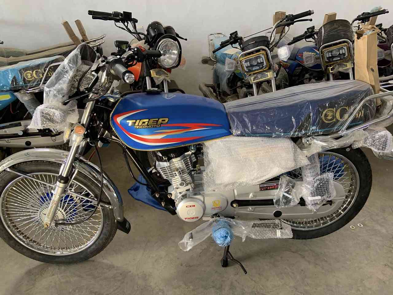 بعد انقطاع فتره طويله يعلن  (( مجمع الياسري الدرجات  النارية  والأدوات الحتياطيه) البيع نقداً وبلتقسيط المريح بدون مقدمه ال مدار 18 شهر الحاملي ماستر كارد الرافدين موضف متقاعد منتسب                                   دايوان رقم وسنويه كامل قساط 190 الف                        دايوان بدون رقم أقساط 125 الف.                                  سيفان أقساط 80 الف.                                                   تايكر أقساط 73 الف.                     تريد دراجه  مامتوفر يمي  نوفرلك من اي مكان يعجبك   نوفرلك جميع انوع الدرجات الكير والتومتيك بالقسط فقط.   العنوان الحمزه الغزالي الشارع العام تصال وستفسار *********** زورونا وكل الهلا بيكم   يوجد خدمت توصيل جميع المحافظات العراق
