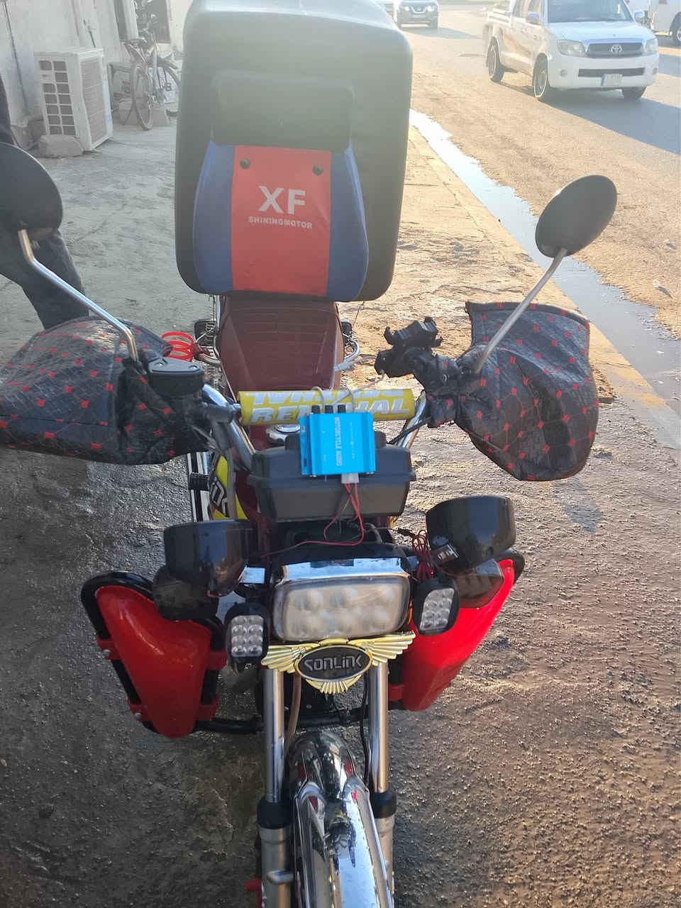 السلام عليكم دراجه سيڤان للبيع موديل 24مكفول كدامك السعر 600وبي مجال مستعجل ع بيعته***********
