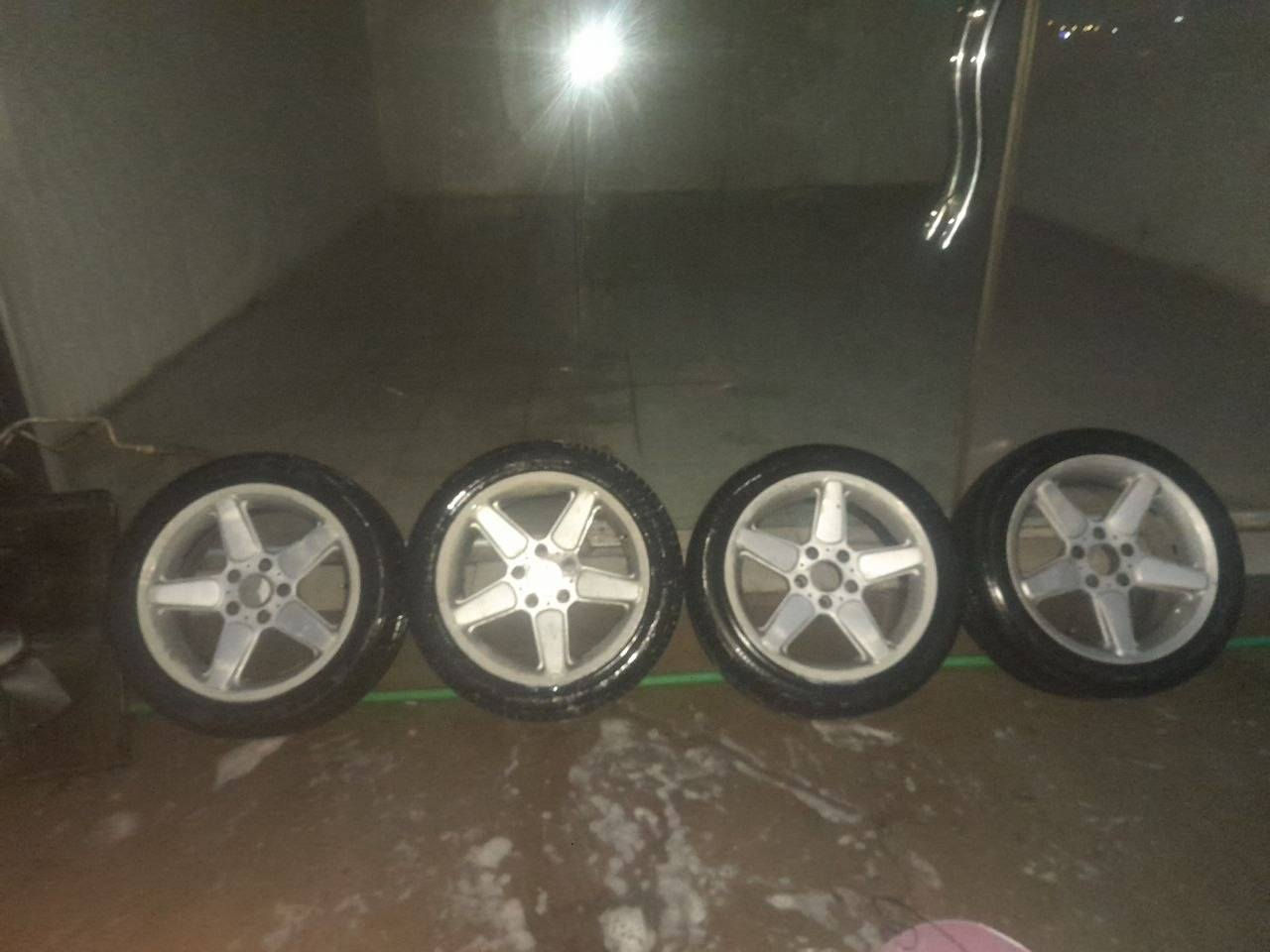 طخم ويل شنايزر الاصلي طخم تأير واحد تعبان 325      سلايت 700ب125.      يده باب سائق 65    راديتر تبريد وي الفان عاصفه و5مراوح السعر 80 مكاني بصره زبير  ***********
