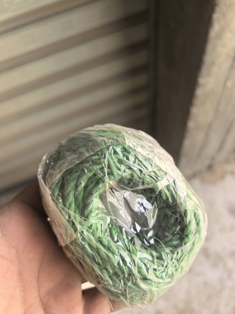 السلام عليكم اخوان عندي هذا الحبل يجي قياسات 5 ملم و 4 ملم و6 ملم الطول يجي 8 متر عندي كميه منه خير من الله الي يشتغل بي ومهتم هذا رقمي  *********** او يراسلني خاص سعره حلو وكميه خير من الله
