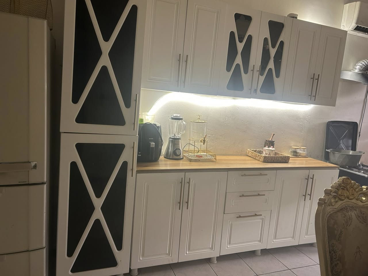 للبيع تخم وثلاجه وكاونترالاستفسار ***********
