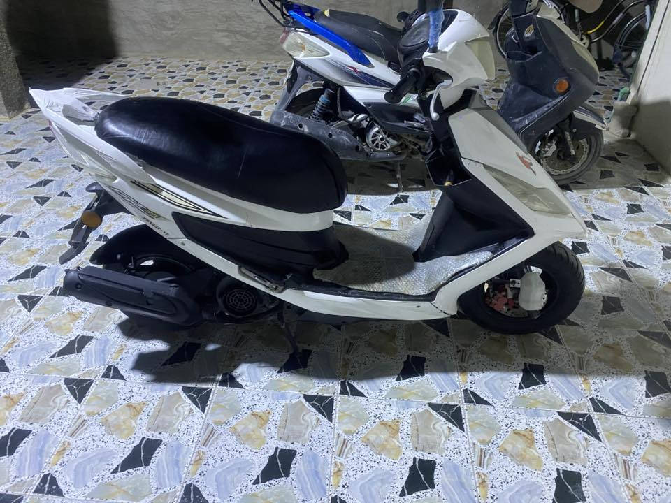 سلام عليكم دراجه للبيع سايم نحله  جي ار دراج خير من الله كلها شغاله
رمادي شارع 40 
***********
