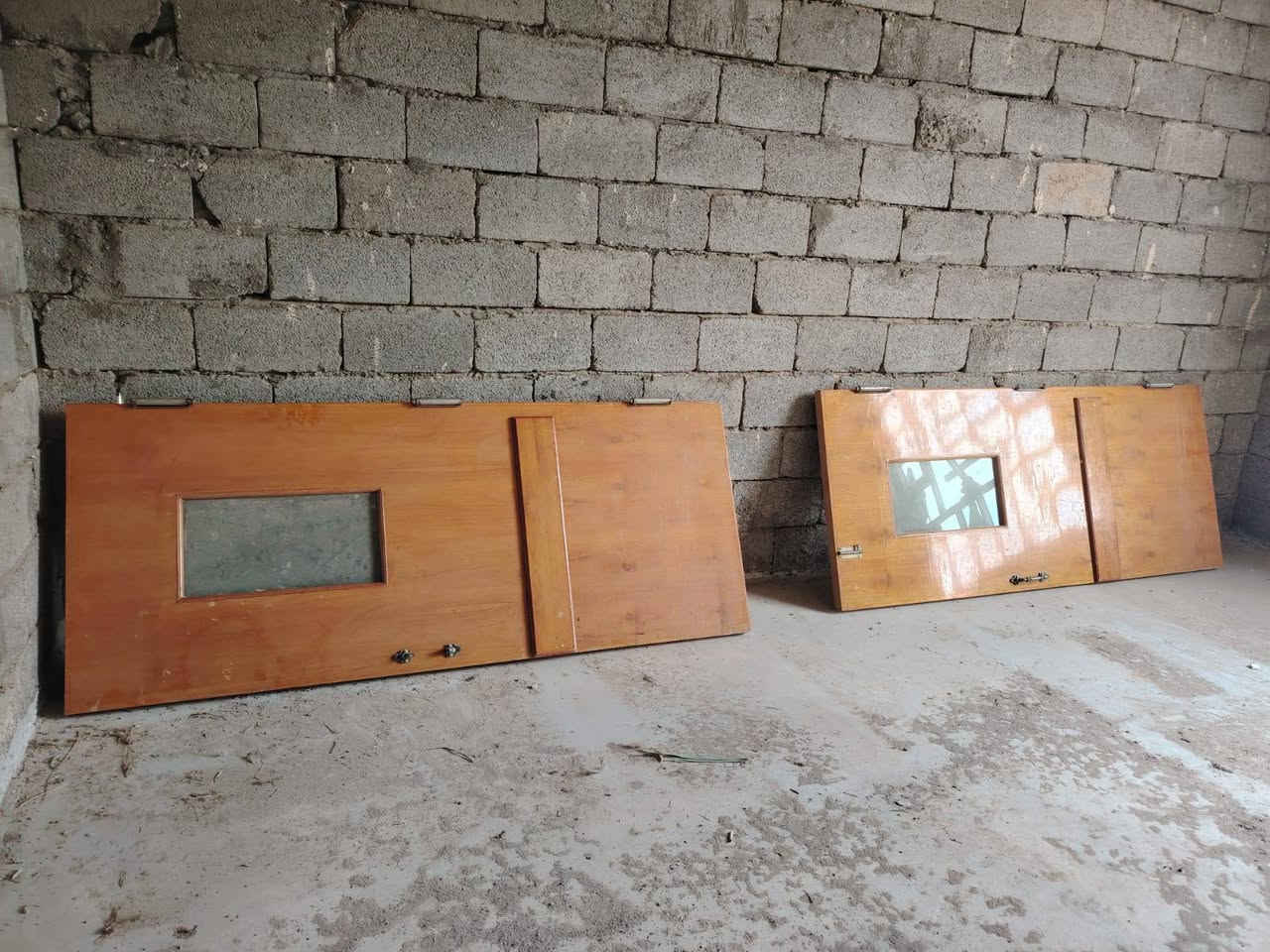 #للبيع
أبواب خشب ثقيل 
العرض 83سم
الطول2متر
للعلم جدد كلش امانه انظف من الصوره
***********
