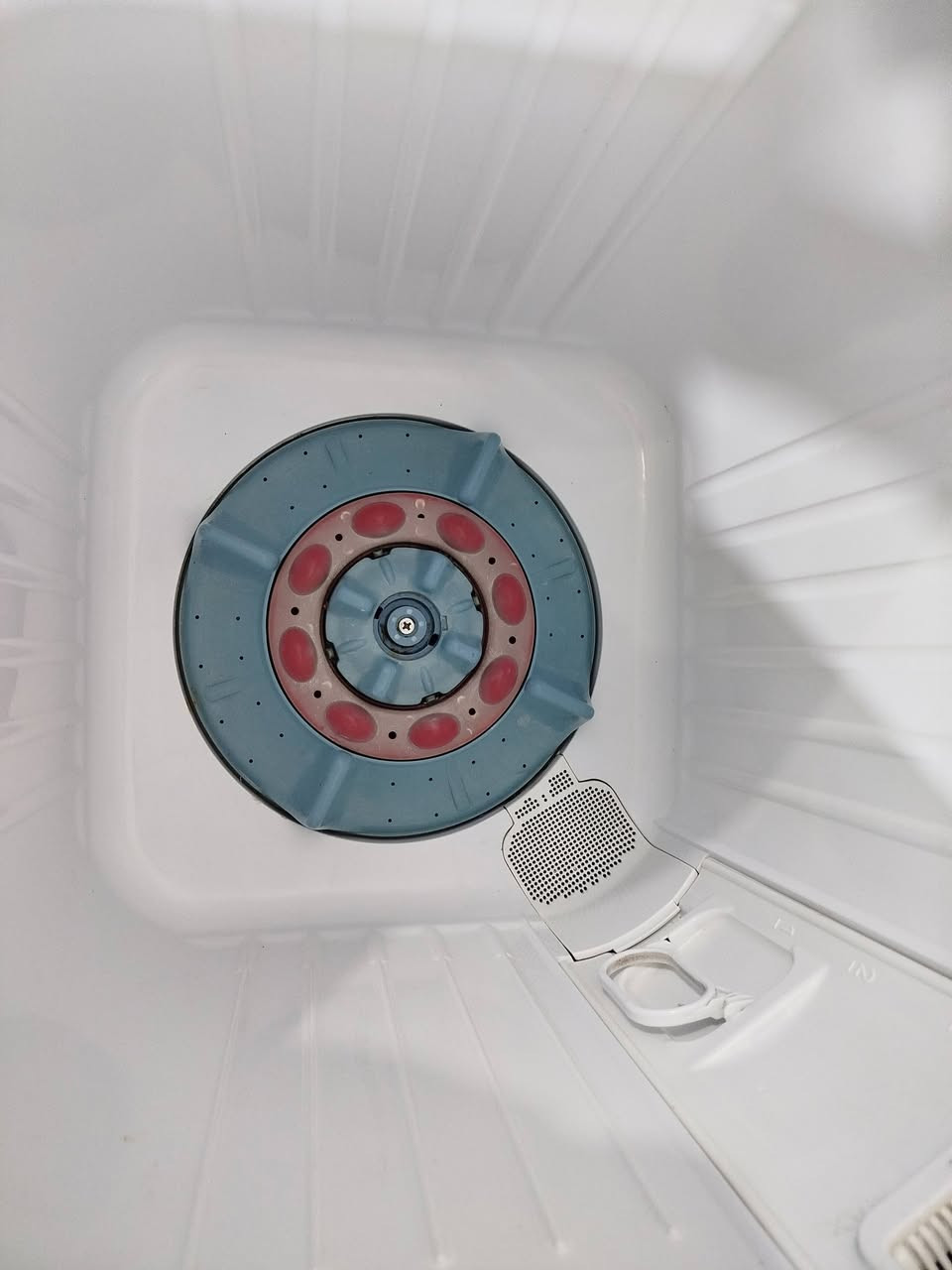 للبيع هيتاشي ياباني حجم 25 كيلو جاهزه غسل وتنشيف مابيه اي نقص سعر 100 مكاني كربلاء حي العامل *********** واتساب وماسنجر موجود ***********
