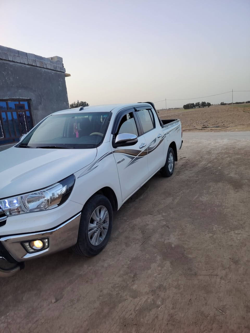 سلام عليكم هايلكس ناصي اوتوماتيك موديل 2017 ثاني يوم ادورلك  مكفوله من بارد وتبديل اوفتح مكاني الحمزه الغربي منطقت الغزالي ماشيه 183 رقم التلفون  ***********
