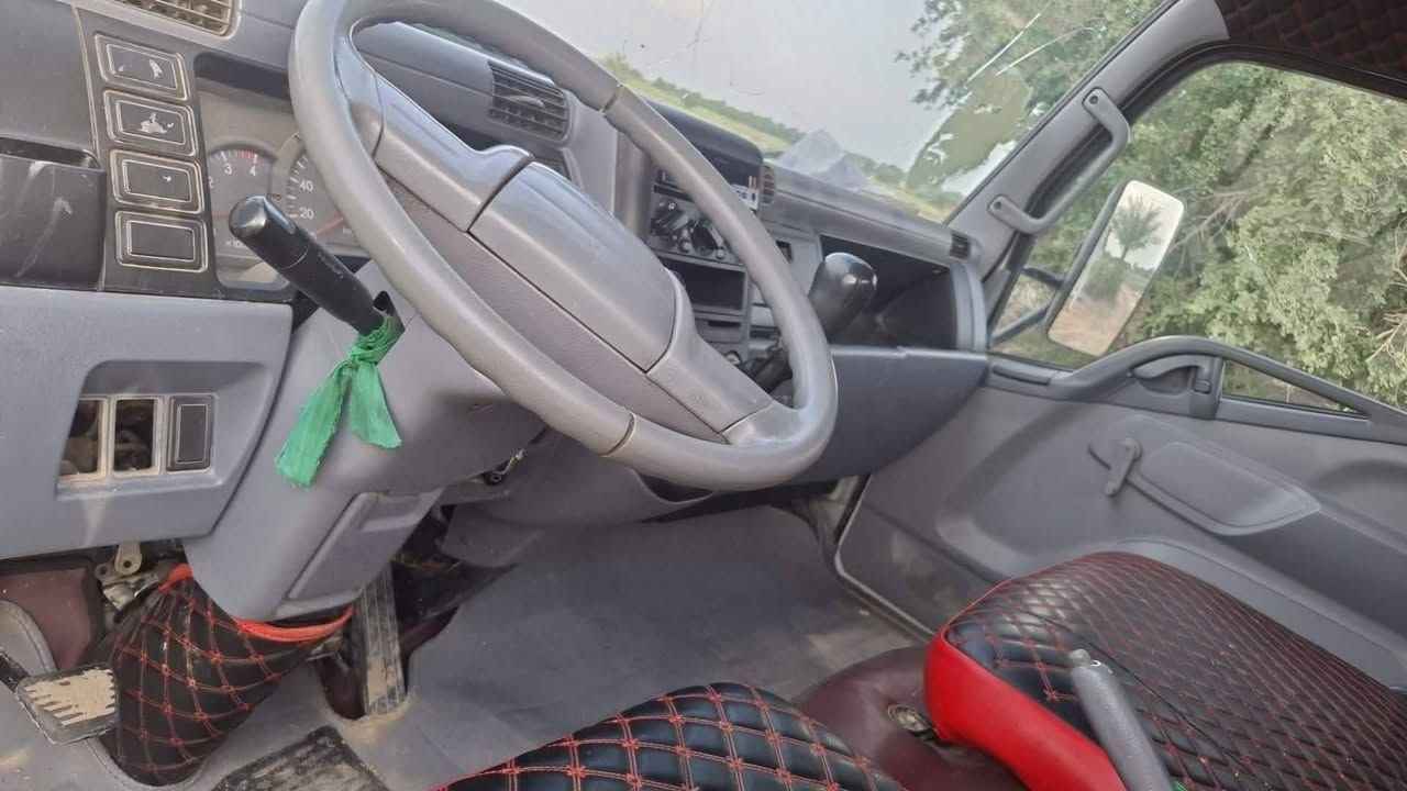 السلام عليكم 
كنتر ١٤ للبيع المكان العماره السياره مكفوله كفاله عامه لا صبغ ولاحادث ولاتبديل سونار موجود. السياره بلاديه للأخير رقم بصره تحول مباشر حمولتها بالسنويه ٢طن طخم تاير برجستون محجر جلال  مبدل مكينه طابوكه قبل شهر سعر السياره ١٨٠ ورقه للإستفسار الاتصال على الرقم التالي ***********واتساب 
***********
