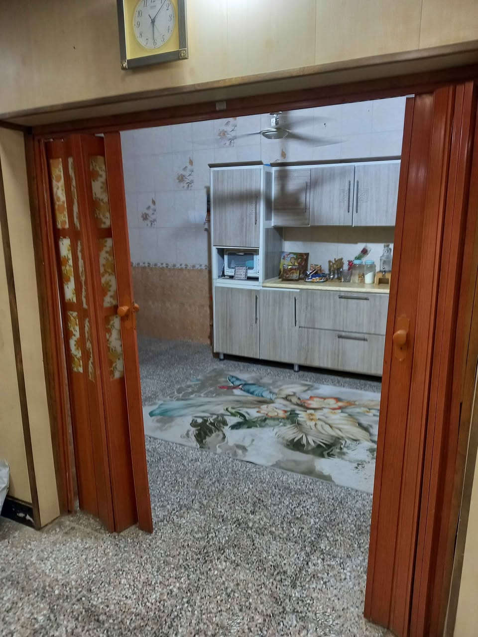 منزل للبيع.. طابقين 
٢٠٠ م
ما ساحب عليه سلفة 
عكادة فيه ٤ غرف استقبال عدد ٢ صحيات ٣ مجاميع براني كراج سيارة.. كدام البيت متنزه.. منطقة جيدة وجيران ذهب 
السعر  ١٤٥ مليون
*********** تلفون ديوانية, القادسية
