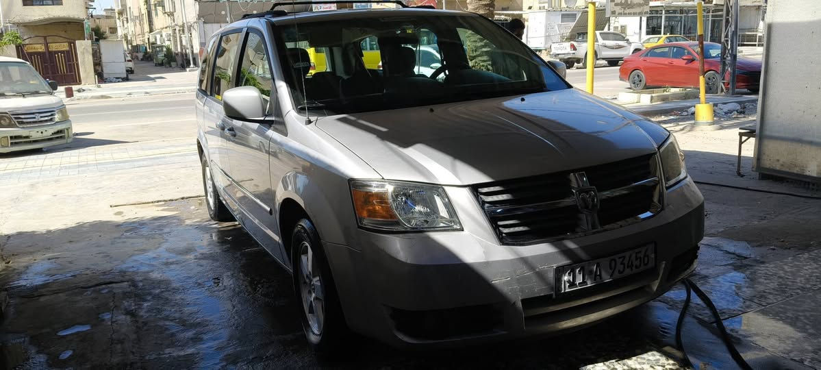 السلام عليكم سيارة دودج كرفان 2008 SXT 3.8 للبيع
سيارة كلين تايتل داخله بيها باب الصندوق مبدل بدون حادث هوة والدعاميه الخلفية 
كشنات سياحي بلع 
فرس سقف وسطي 
4 ويل كب 
كشن سائق كهربائي 
شاشه اندرويد
مثبت سرعه 
بيبان كهربائي 
جامات 6 كهربائي 
ادامه كامله وجديده 
دهن مكينه جديد
ماء راديتر جديد زيتي 
منظومه تبريد جديده 
صدر امامي جديد 
كير ومكينه مكفولات بيها بس نضوح شي بسيط كلش من الكير بسبب الكيس مالته انفتح تبديل فلاتر والي رجعه ممرجعه بلادي بس بدون اي تنقيص بالدهن
سنويه جديده هزه جديده رقم جديد السيارة باسمي سيارة نظيفه ومال بيت ماشيه 142 كيلو وسيارة خير من الله عزم ورزانه شغل واطلع لاي مكان يعجبك سيارة رقمها بغداد وعارضها ب 116 وبيها مجال بسيط كلش حك الجيه 
***********
