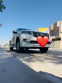 اخوان ❤️🌹 . . برادو 2018 رقم بغداد الجديد لون ابيض باسمي  مكفولة من وا...