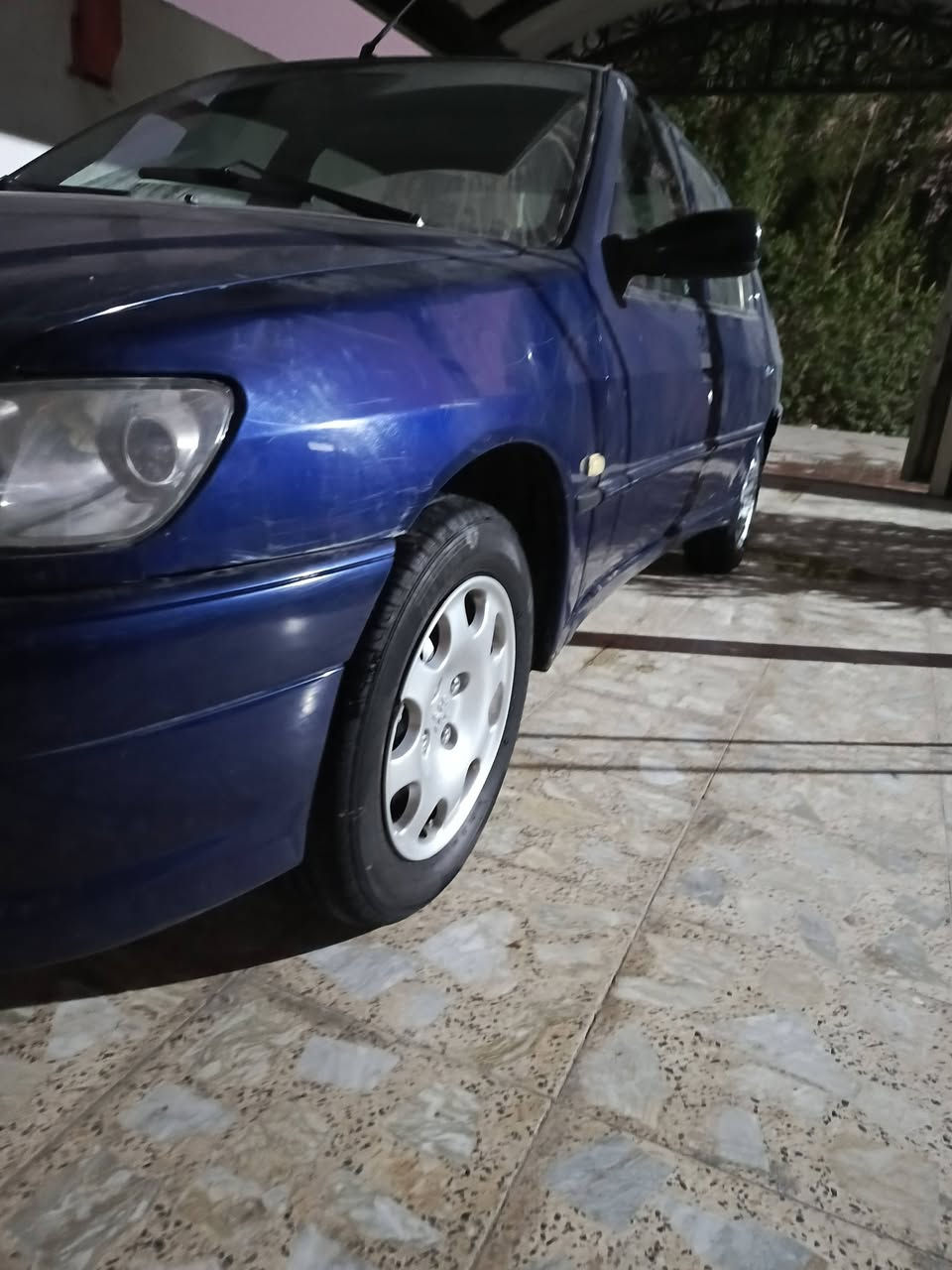 السلام عليكم بيجو 2002 سيارة محرك كير جديد صدر جديد سياره فقط جراد بنيد و صندوق  دواخل جداد تخم تاير سعر 50 وبي مجال العنوان بغداد جرف النداف ترايك وين متريد سيارة مال جني ***********
