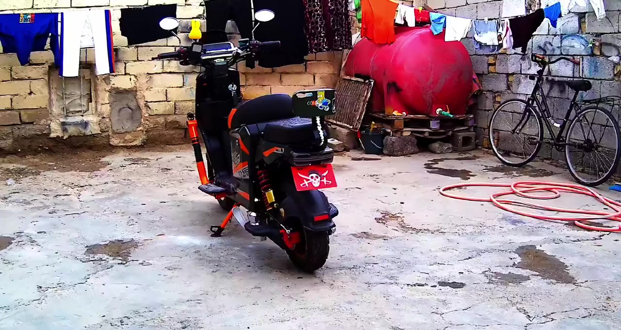 للبيع دراجه كهربائيّة
1 دراجه  شحن 
  2 بطاريات 33 أمبير  60V اقوه باتري بل سوك 
  3 سرعه 150. الحقيقي   70 
4 تمشيك 60 كيلو على نمره 1 
5 الملف 1800W أصلي بل ختم 
6 دراجه رزانه وجمال تتحمل 3 أشخاص 
7 شلعه فول 
سعر خاص ***********
