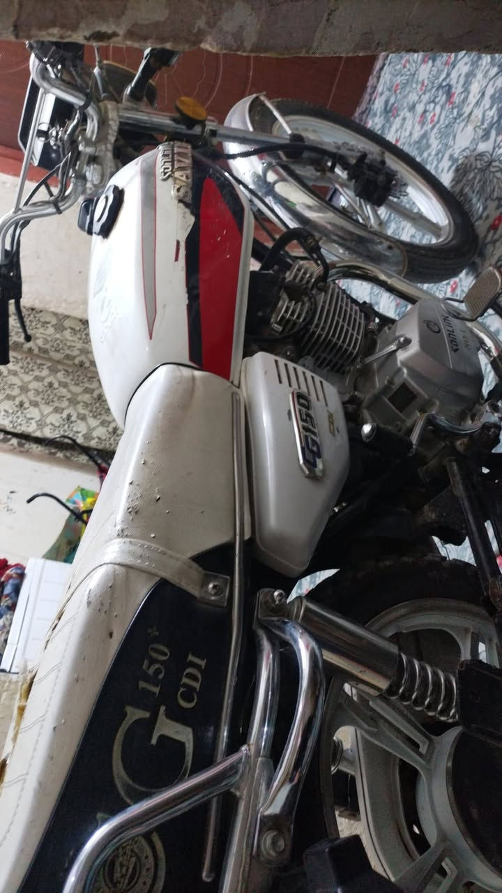 دراجه سيفان للبيع 5 قير العنوان ديوانيه شارع سالم الدراجه مرقمه وبيها سنويه هذا رقم الواتساب/***********
