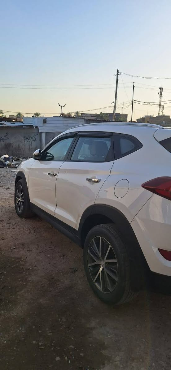 توسان 17 خليجي مبدل بنيد فقط وبيها مكانات بارد ب160 وبيها مجال ***********
