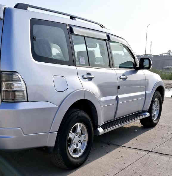 من رخصت مدير الكروب المحترم السلام عليكم باجيرو  ٢٠٠٨  وارد خليجي مكينه ٣٠٠٠ رقم بغداد السياره مكفوله بدون حادث بدون تبديل السياره جديده كلهه على وضع الشركه ناعمه بدون طسه نص فول ثلاث قطع تبريد سبعه راكب فور ويل مرايات شفط اشاره وترحيب كير مكينه مكفولات شرط مامفتوحات صدر أمامي وخلفي نضيف  السعر   (   ١٢٢  )  بيهه مجال للاتصال  ***********   مكان بغداد
