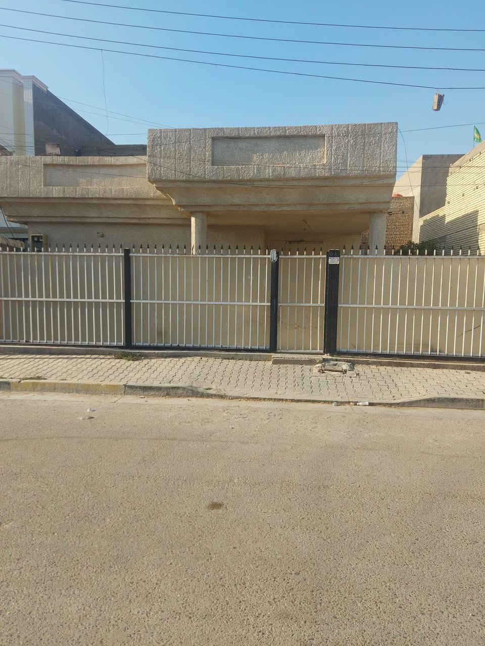 السلام عليكم بيت للبيع في جسر ديالى الساهرون المساحه ٣٢٠ للإستفسار الاتصال ع هذا الرقم ***********
