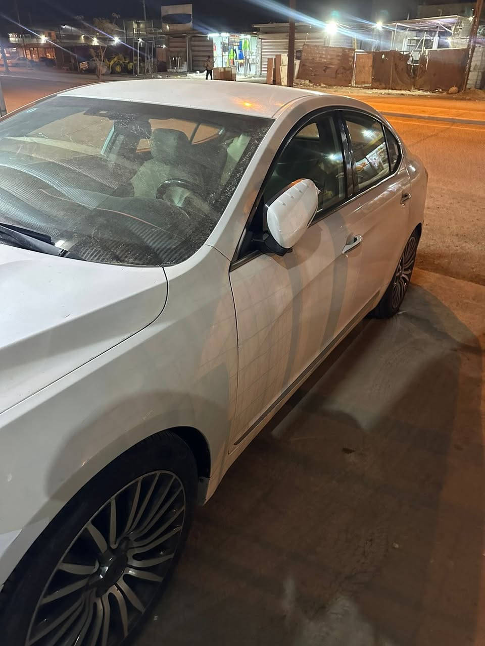 السلام عليكم كادنزا موديل 2014 خليجي رقم بغداد  نكليزي السياره بيه 3 قطع  كلير وقطعه صبغ سياره فول موصفات عده الفتحه شاشه كأمره بصمه برده خلفيه فول 
تخم تايره جديد حداديه نضيفه كير محرك كفاله 
تريد شغال السعر 115 وبيه مجال للشراي
الاتصال 
***********
