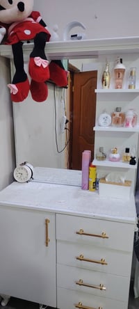 للبيع • غرفة نوم • أثاث