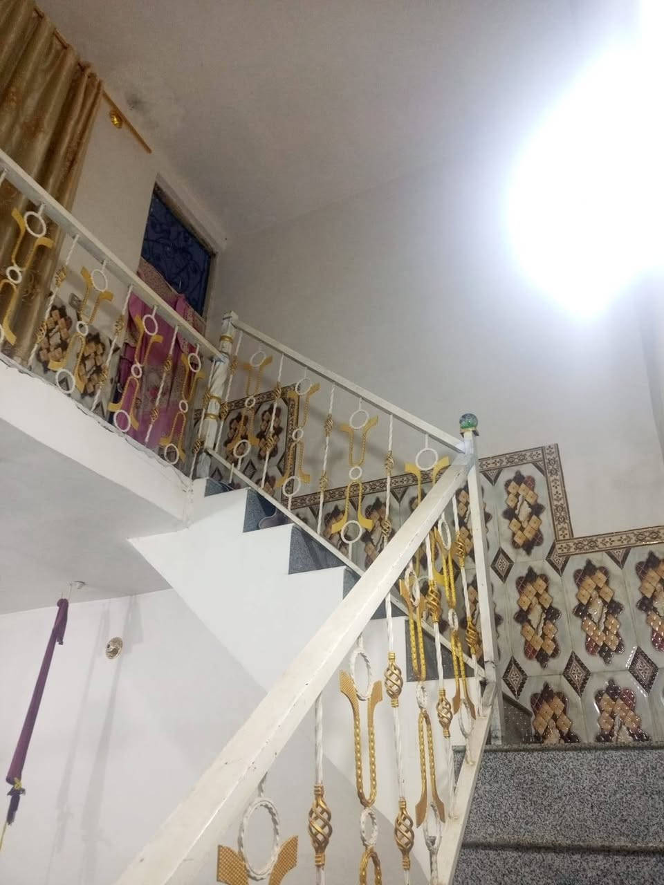 بيت للبيع المساحه 100 متر ركن طابوك كونكريت مسلح  حي الزهراء قريب ملعب ال سيد جاسم ***********
