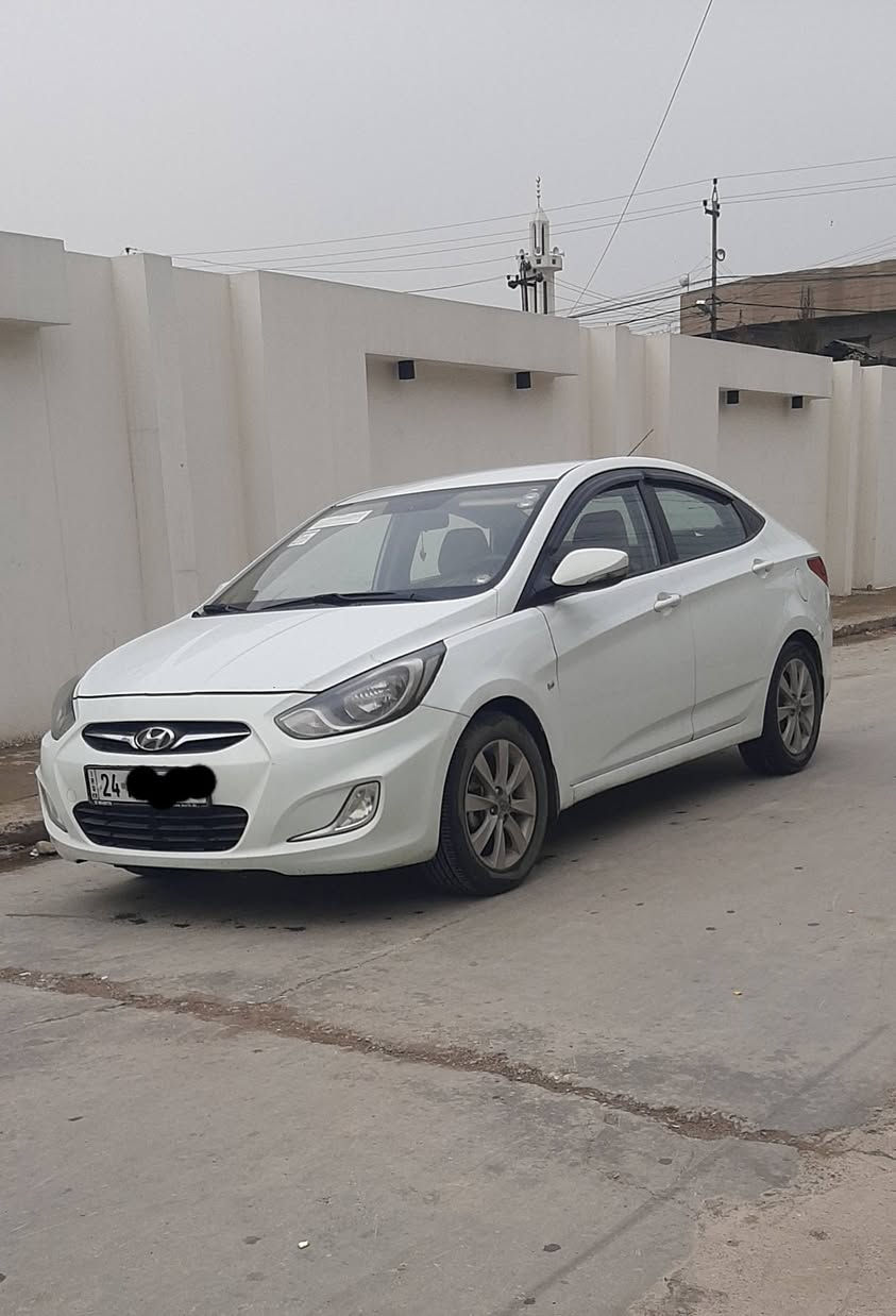 اكسنت 2013 للبيع
وارد كوري / محرك 16 / كير عادي 
رقم دهوك مسطرة جديد بأسمي السيارة/ سنوية لغاية 2027 
محرك كير شرط 
ضرر جاملغ خلف باب السكن الهلال فقط  صبغ / السيارة بدون حادث ملاحضات فقط 
السعر 100 وبيها مجال قليل 
للتواصل  ***********
