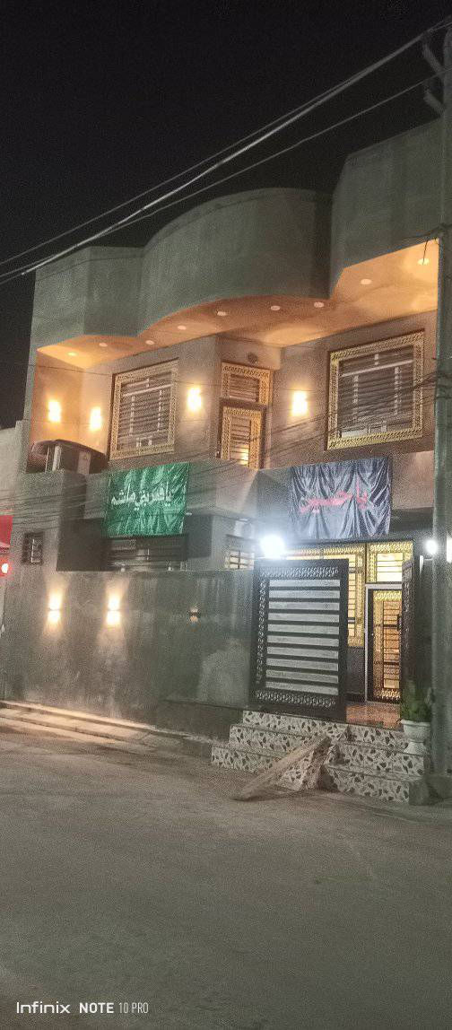 دار طابقين للبيع في كربلاء قرب جامعة أهل البيت الجهة المقابلة بداية شارع البزل فرع مجمع الكوثر الطبي البيت قريب من منتجع جنائن كربلاء بداية الفرع عيادات طبية البيت يبعد عن المرقدين الطاهرين 10 دقائق بالسيارة ويبعد عن مرقد الحر 5 دقائق بالسيارة يحتوي الطابق الاول إستقبال ومطبخ حار بارد وصالة وغرفة نوم ومجمع صحيات داخلي و خارجي ويحتوي الطابق الثاني صالة وغرفتين نوم و بلكونة ومجمع صحيات... بناء حديث طابو سند 25  مع توفر جميع الخدمات وشارع 12 متر *********** عصام ابو علي
