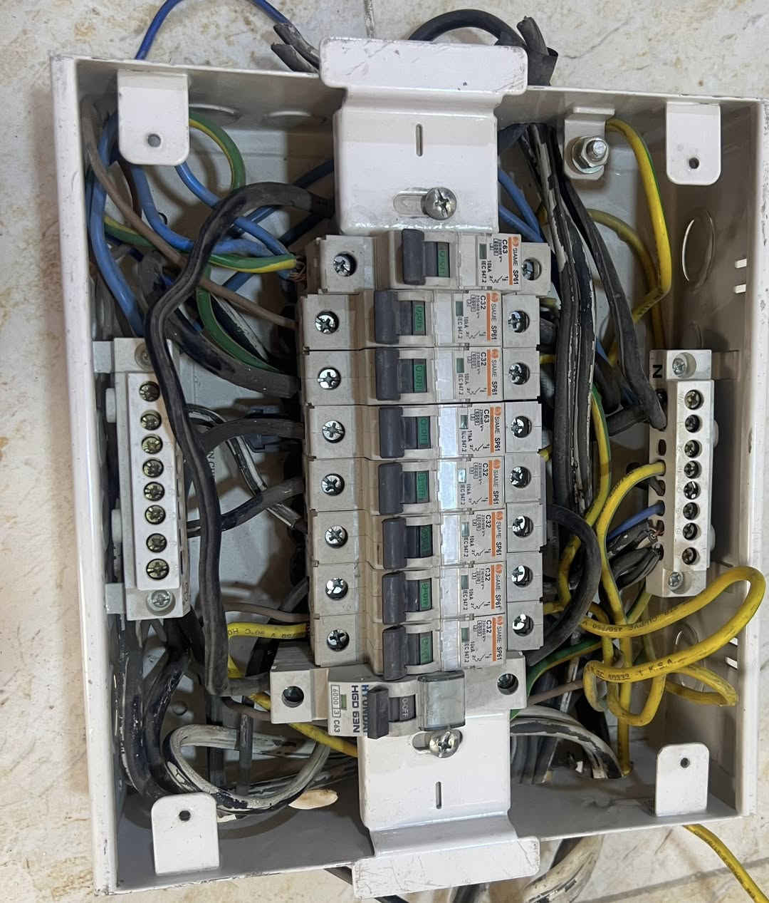 للبيع مستعمل قليل كلش ونظيف جدا،، المكان بغداد الاعظمية سبع ابكار             هاتف ***********
