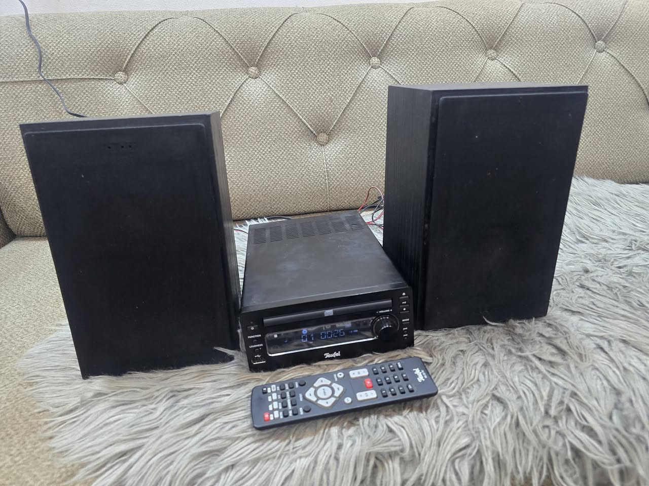 جهاز مضخم صوت اوربي مشغل سيدي. بلوتوث. افلاش.  راديو اف ام. اوكس  مع سماعات. وريمونت. اصلي ومحوله اصلي  شغال. السعر. بلاش.  65 الف   مكاني. سماوه. صوت. جدا. عالي. حركات صوت تحكم. ريمونت. مكاني سماوه ***********
