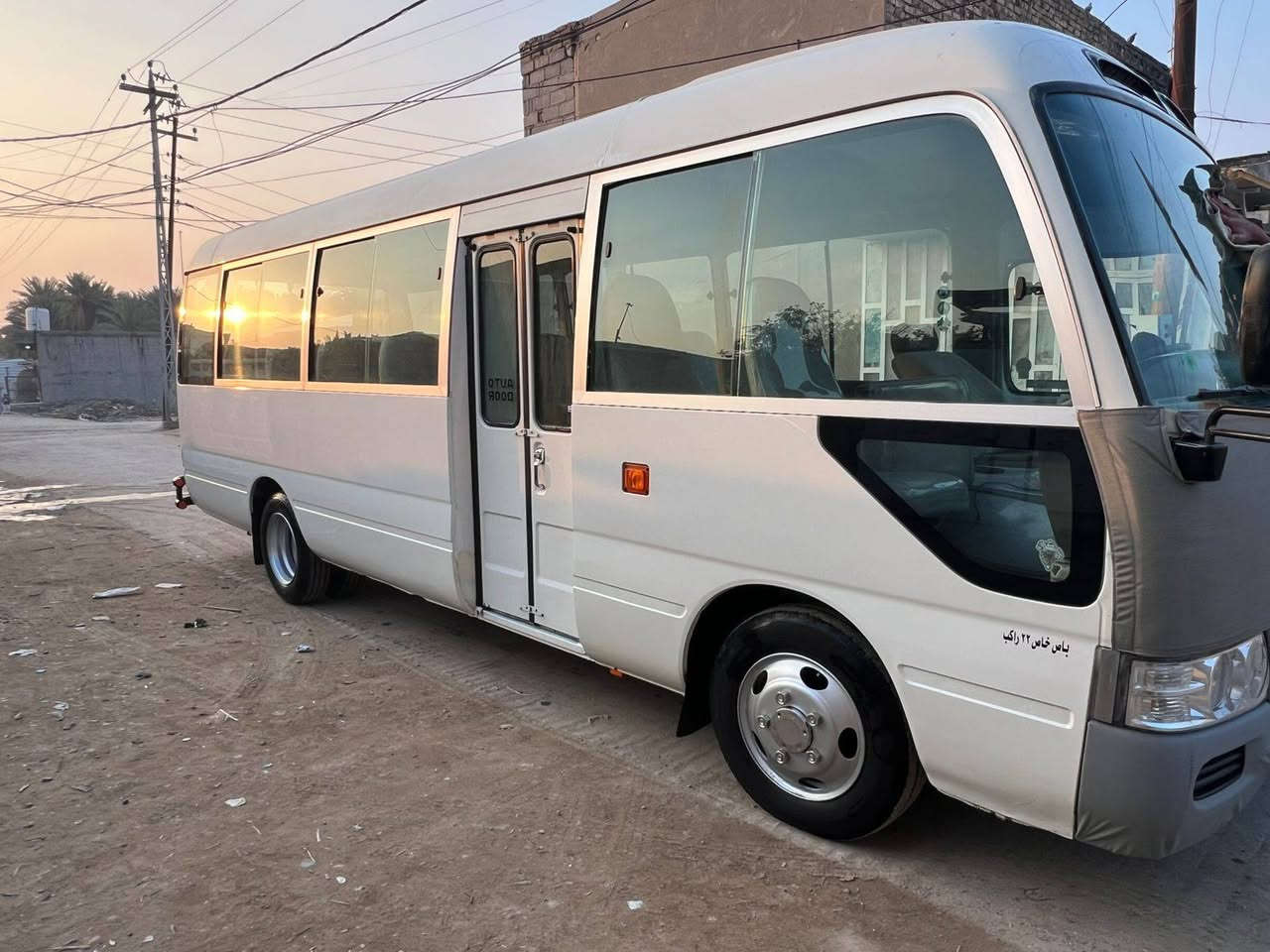 السلام عليكم من رخصت مدير الكروب كوستر للبيع موديل 2014 رقم بصره انكليزي بسمي السياره جديده خير من الله السعر ٣٤٥ والشراي يتصل مكاني حله الرقم ***********
