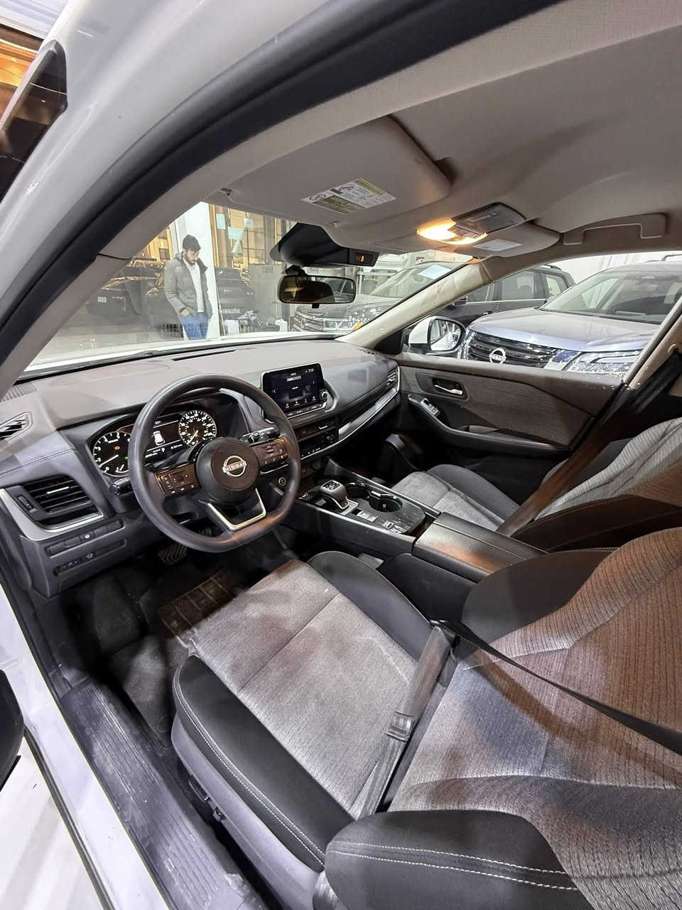 السلام عليكم 
للبيع نيسان روج ابيض 2023 SV
محرك 1.5 توربو 
ماشي 20 الف ميل 
سيارة بس بنيد صبغ بدون دواخل شرط
ارباك برده و ستيرن طاك 
سياره بدون تعديل و كلير أمريكي شرط
سياره شخوط و رصعات و بقصات 
سياره رادار امامي مابيها 
سياره مرقم أربيل جديد 
سياره تحويل و غرامات شرط
ملاحظة صوار حادث موجوده في المنشور 

السعر 143 ورقه ومجال قليل 
اي استفسار عن سيارة خاص مفتوح 
اخوكم ديار ابو عمر 
*********** واتساب 
***********. 
عنوان إربيل معارض السيارات
