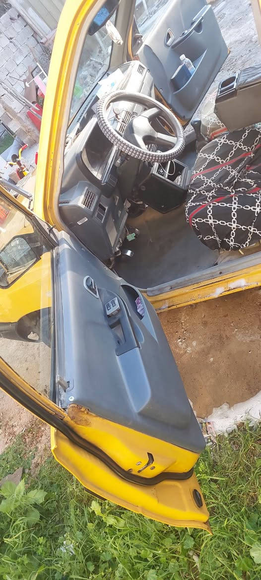 السلام عليكم من رخصة الادمن
 اخوان سايبا موديل ٢٠١١ عضم باسمي سنويه لل٢٠٢٩ شهر الخامس الهيئه خلصت بشهر الثالث عليه ماعليها غرامات التدفئه شغاله التبريد طاير الغاز منه من بدلت المحرك الكير مجفت منظومه تبريد موسم واحد مشتغل تايرات جديده سياره جانيها من ٢٠١٩ معمرها على أيدي مصبوغه حزام عندي حاله مرضيه واريد أبيعها رايدها ٢٤ $ مكاني بغداد ساحه عدن *********** وهاي صور السياره
