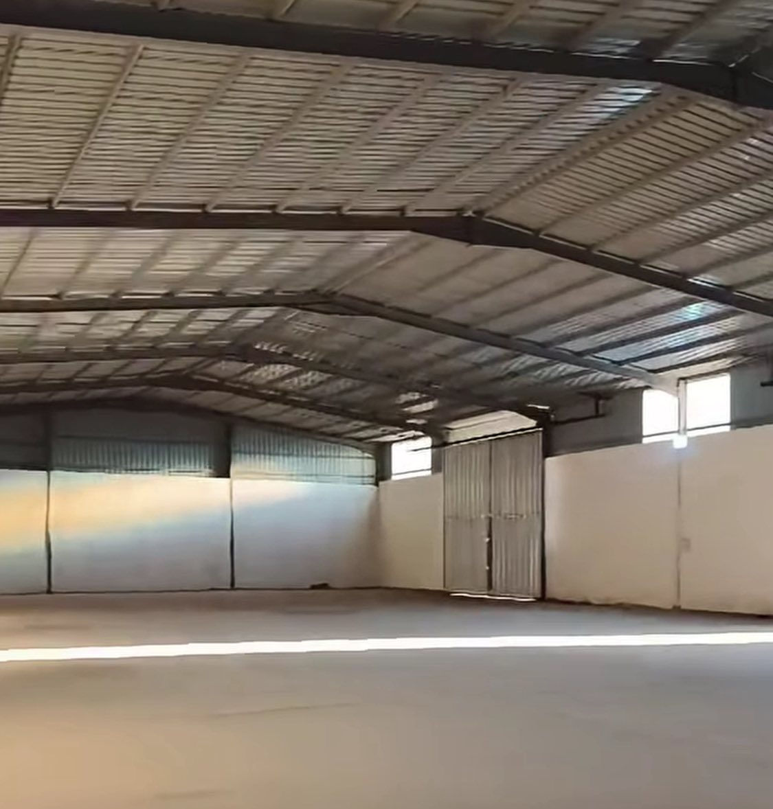 جملون 1,500متر للايجار بعد تقاطع العامرية  شارع البصرة مخازن السيراميك شارع ابو غريب القديم 
يحتوي على جملونات اثنين 
الكبير مساحة 1,200 متر والثاني صغير 150 متر
وساحة وإدارة وخدمات سعر الايجار الشهري(3)ملايين 
للتواصل مكتب العقاري *********** العامرية العمل الشعبي مقابل فلافل لبنان ومجاور لايف ستايل
