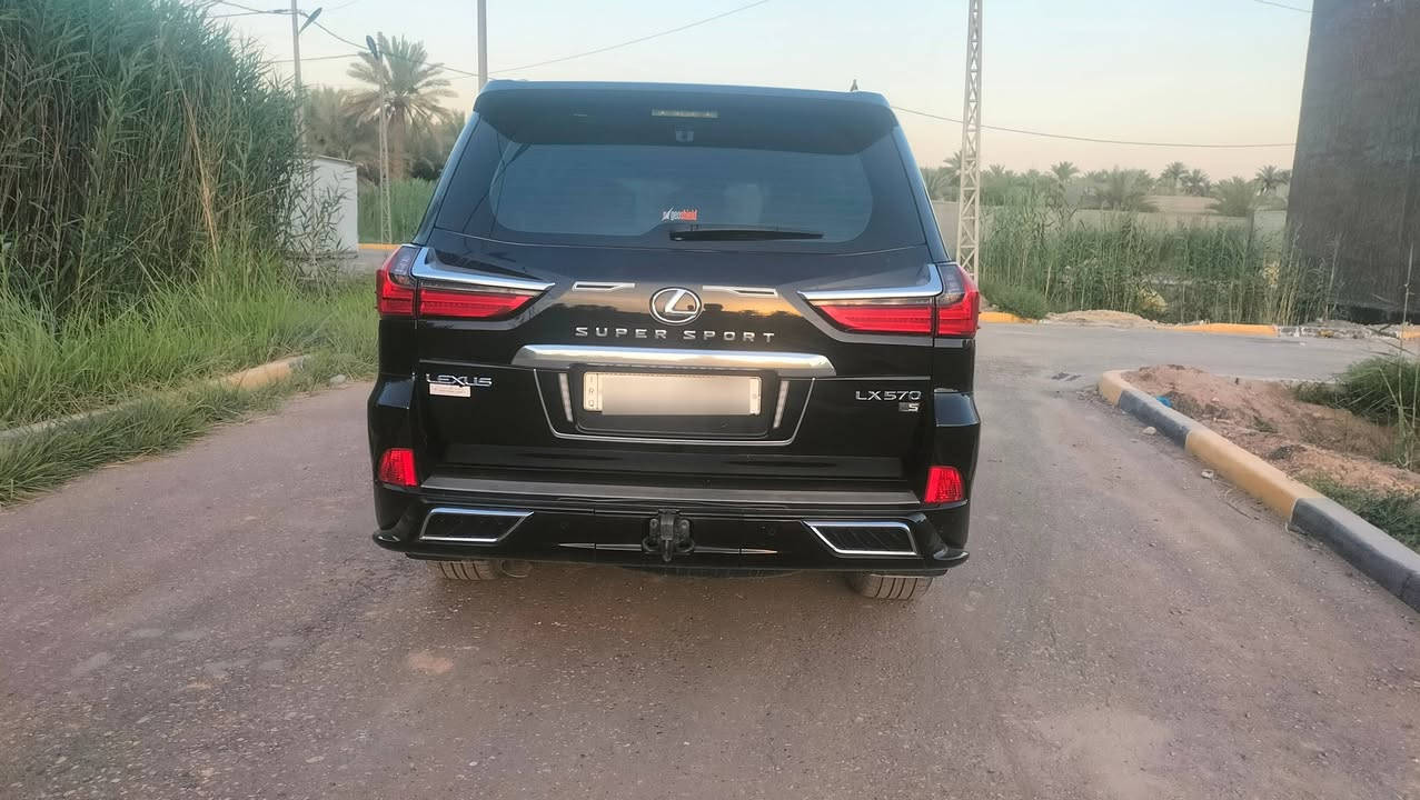 لكزس LX s خليجية
محرك 8 سلندر 5700 
مغلفة PPF بالكامل 
سونار موجود 

مكان السيارة كربلاء المُقدسة 
*********** اتصل او تواصل على الواتس آب
