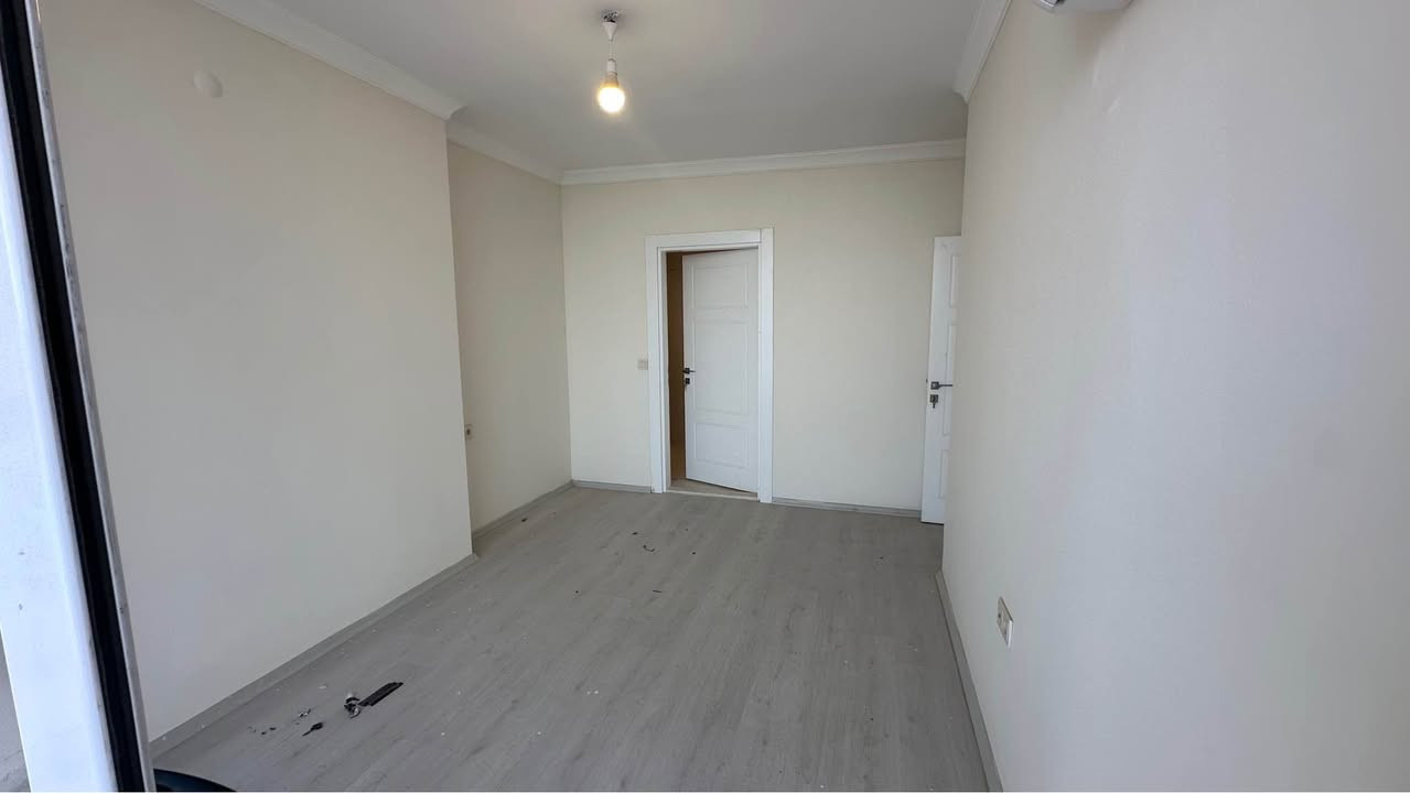🏡 شقة للإيجار في أربيل – فرصة مميزة للسكن! ✨

شقة غرفتين وصالة بمساحة 108 م² في المربع الذهبي – مشروع لالاف إيربورت فيو، تتميز بتصميم عملي ومساحات مريحة تناسب العوائل والأفراد.

🔹 مجهزة بالكامل بالكاونترات
🔹 إطلالة خارجية (فيو) رائعة ومفتوحة
🔹 موقع مميز قريب من أهم الخدمات
🔹 بيئة سكنية هادئة وآمنة

💰 الإيجار الشهري: فقط 350$

للمزيد من التفاصيل أو حجز موعد للمعاينة، تواصلوا مع شركة ميران العقارية:
📞 *********** Singapore
