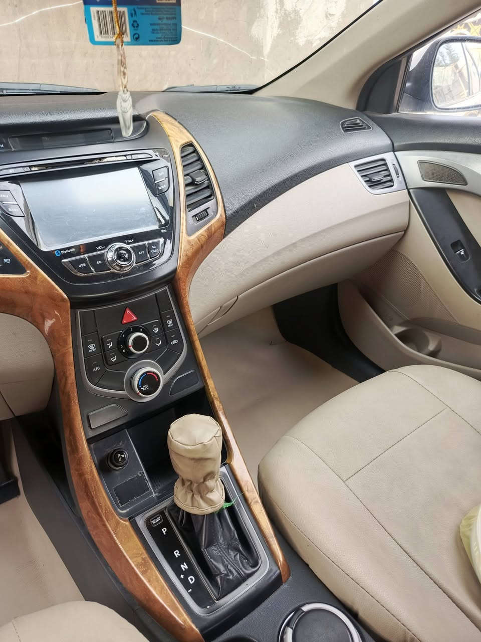 السلام عليكم سياره الانترا  الرقم  ميسان الموديل 2016 مكينه دوش 1800 كامل مواصفات عدا البصمه تخم تاير تبريد تدفئه مكينه كير مكفوله من طول الطول العنوان ميسان الرقم التلفون 
***********
