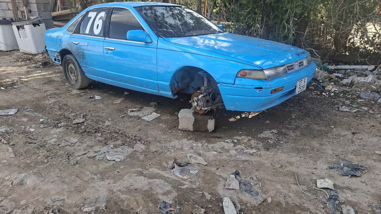 السلام عليكم 
سيارة اولتيما للبيع بدون مكينه رقم مثنى انكليزي سيارة توه معمرة سنوية 2030.  
العنوان : البصرة الزبير شارع المكصب 
السعر:17$وبيها مجال
***********
