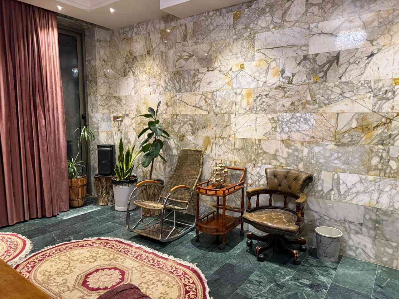 مزرعة إيسن للإيجار اليومي 
العنوان بغداد الدورة البوعيثة موقعها على ضفاف نهر دجلة مباشرتاً
تحتوي المزرعة على :
بناء حديث 
غرفتين نوم 
حمامات فخمة
ساونة 
اطلالات جميلة 
مكان للشوي 
مسبح 
سعر الشفت الصباحي والمسائي في الايام العادية ١٠٠ الف فقط 
سعر الشفت في ايام العطل الصباحي والمسائي ١٥٠ الف فقط 
للحجز والاستفسار المراسلة او الاتصال على الرقم ***********
