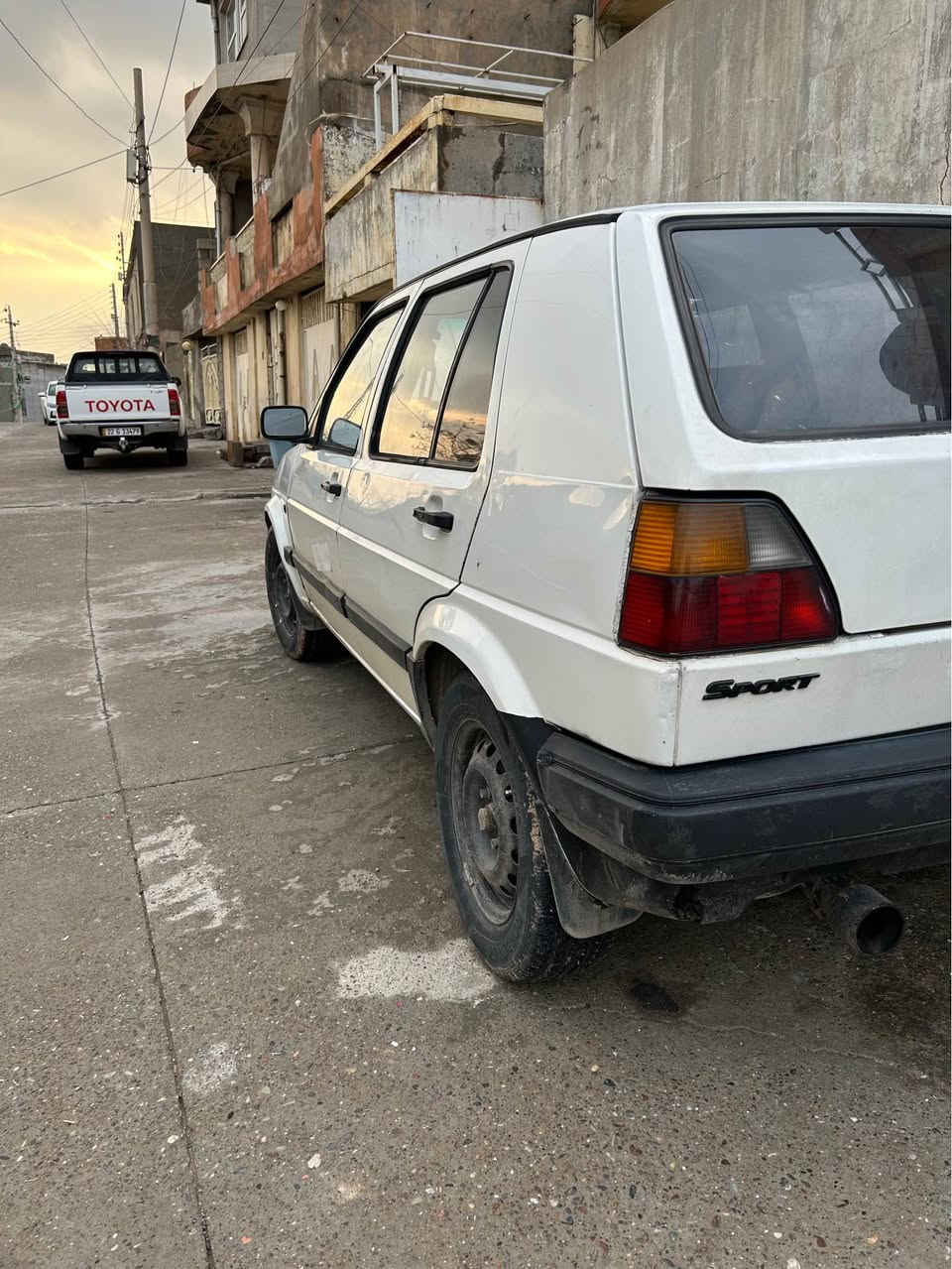 بۆ فرۆشتن یا گۆڕینەوە  گێڕ مەکینە بەشەرت 
بێ دەعم بێ لێدان بێ سبوغ هەمووی بەشەرت 
سەنەوەی یەک ساڵە بەسەر چووە 
هەزەی مانگی ٥ بەسەر ئەچێ 
بەشەرتی بەناو کردن و وەکالە 
سعر 35 مەجال 
*********** كويسينجاك, أربيل
