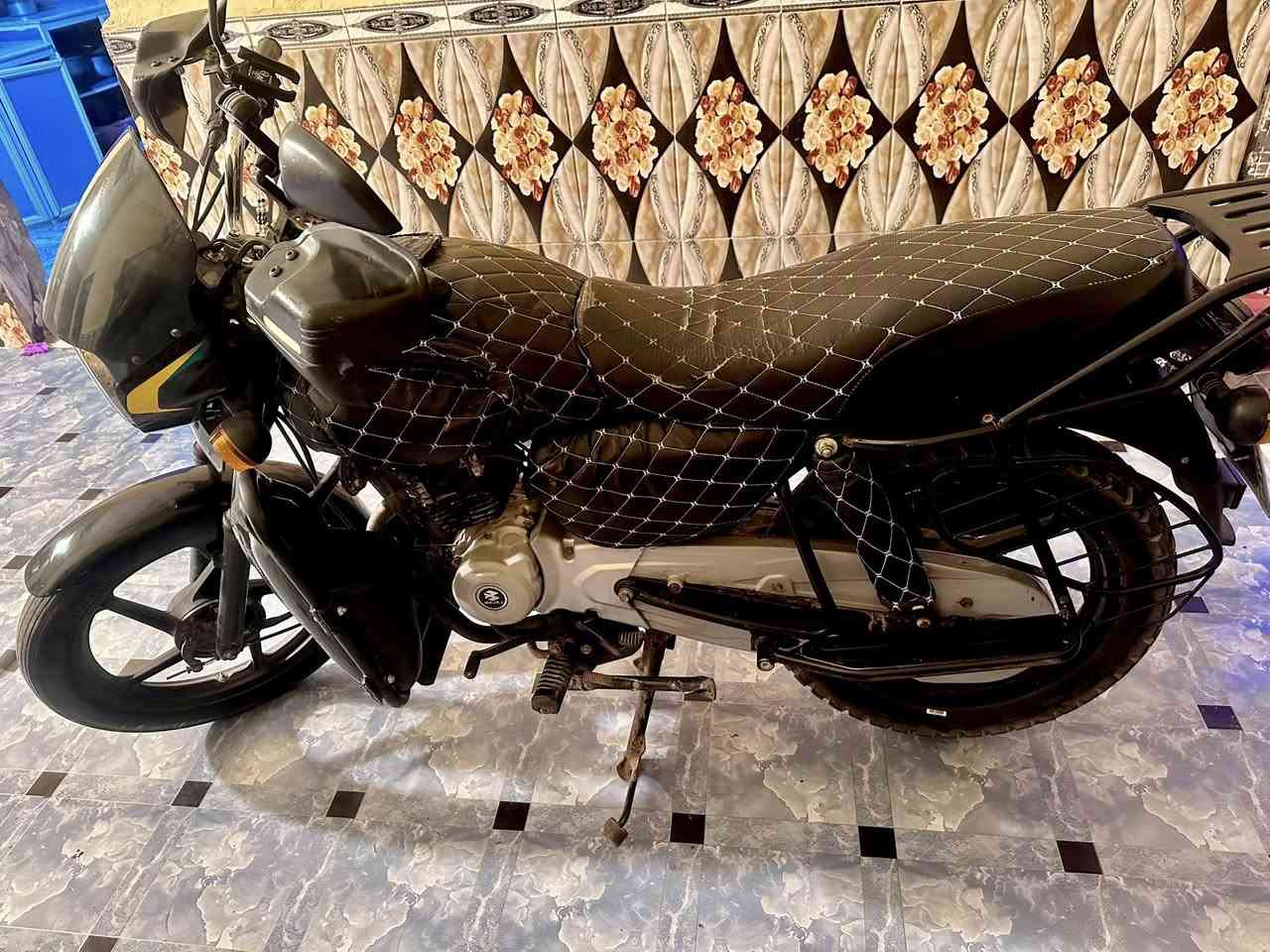 بوكسر موديل 2020 كلاسك رقم بصرة الانكليزي السنوية جديده 2030 مكينة مجفتة بوشة وبستم وكالة الدراجة بحالة جيدة جداً السعر مليونين وبيها مجال رقم تلفوني ***********
