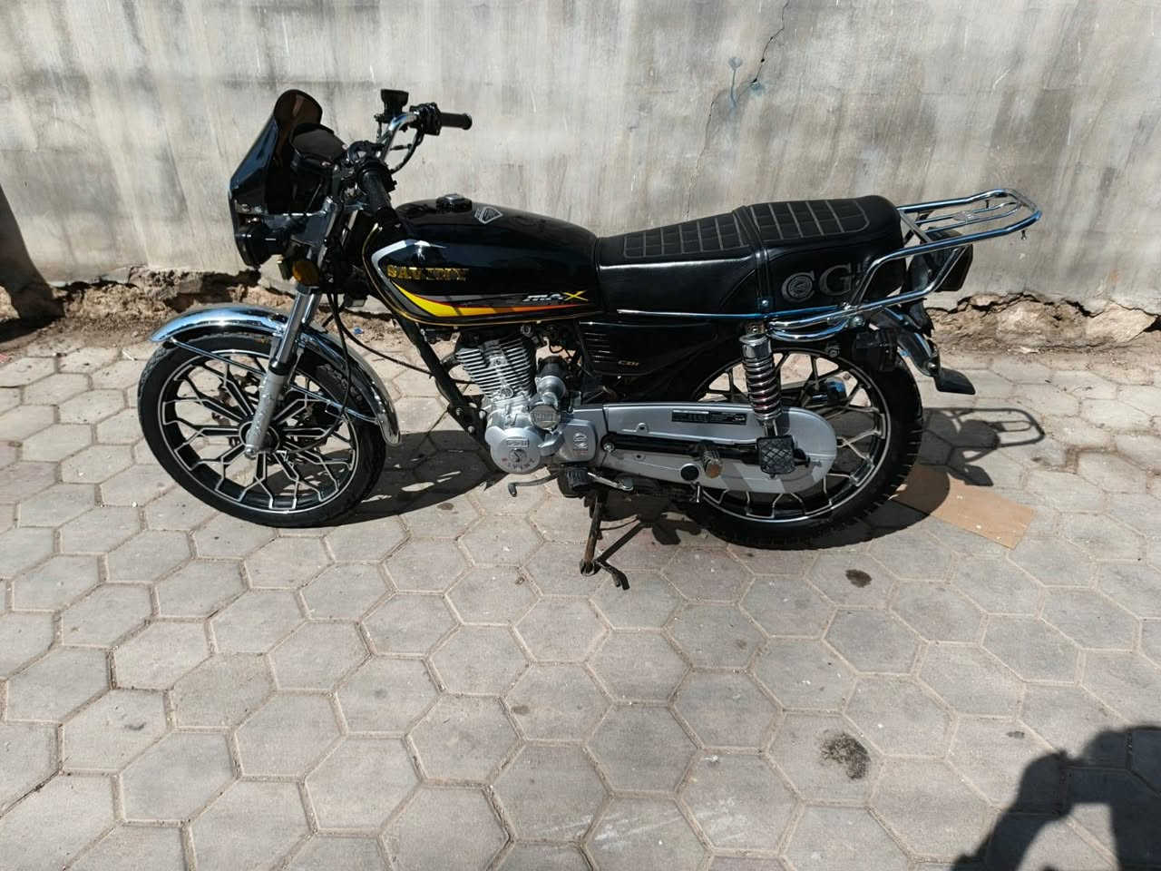 دراجه للبيع السعر 700 بيه مجال جديده كهربائيات كله شغاله مكفوله من كلشي موديل 24 محرك بلادي عنواني الرمادي حي ضباط للاستفسار على رقم ***********
