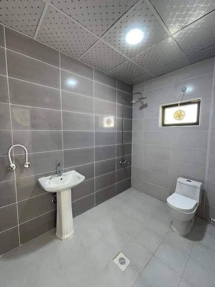 ♦️دار للأيجار في مجمع الاميرات الجديد عدد ثنين ركنين شارع 30 المرحله الثانيه مقابل الاولى السعر 450 مع المجال 
***********
***********
♦️مكتب الصقور للعقار ♦️
