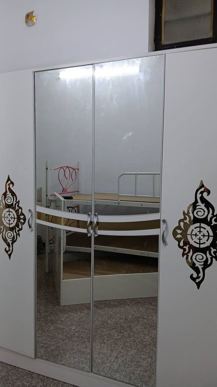 غرفه تركي نضيفه جدا سعره ٣٠٠ بي مجال مكاني غزاليه ***********
