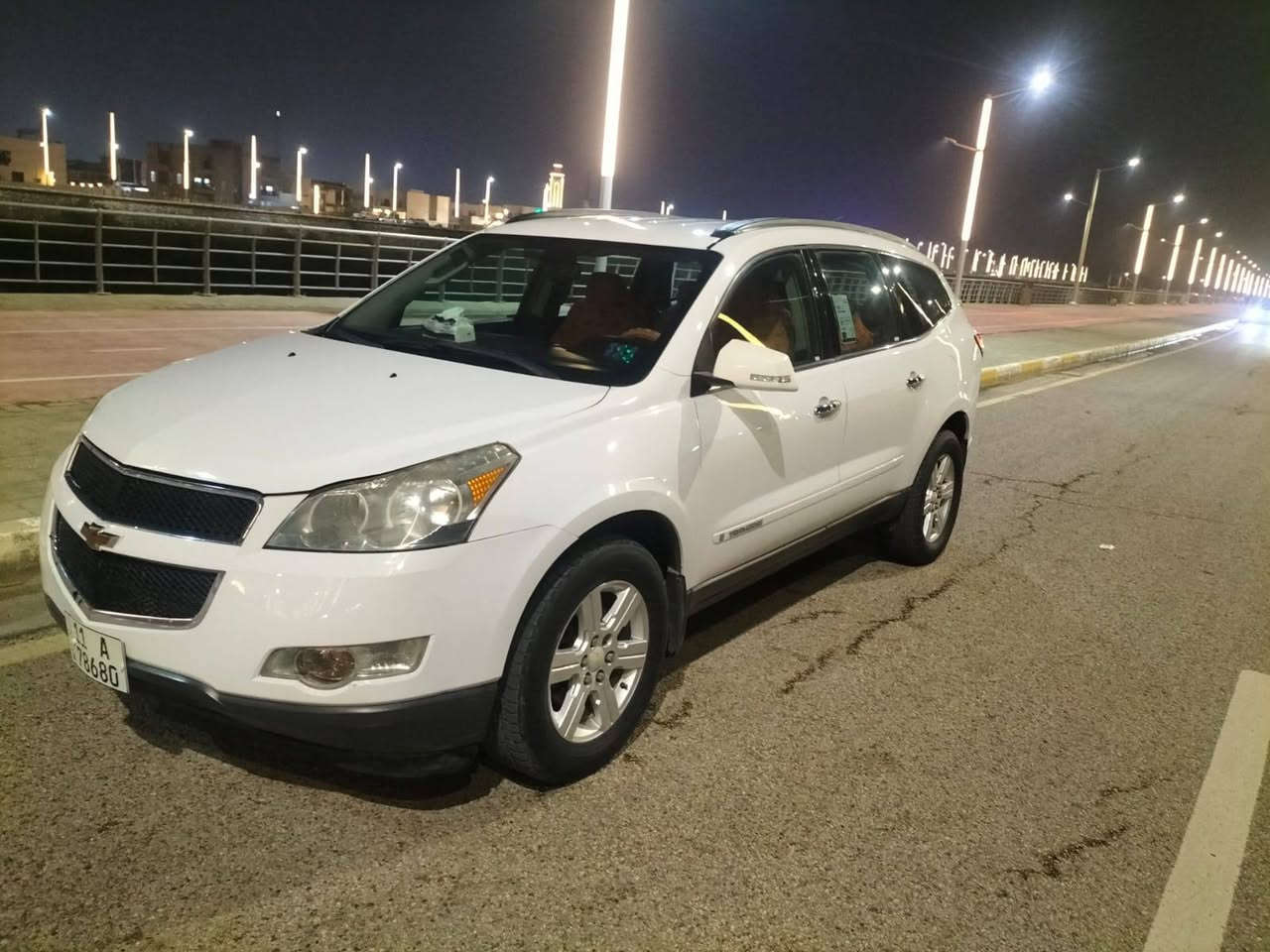 شوفر ليت ترافلس 2009
 فئة LT اشاير بالمري وحساس وكامره
محرك 6 سلندر
7 راكب تبريد 3 قطع وتحكم بالمنضومه مال تبريد امامي خلفي
 مكفولة من ضربه وصبغ وبيه تقشير صبغ في الصندوق فقط وموضح بالصوره
 سنويه وهزه وارقام جديده باسمي مكان السياره الرمادي
 السعر 105$ بيه مجال بسيط
رقم موبايل ***********
