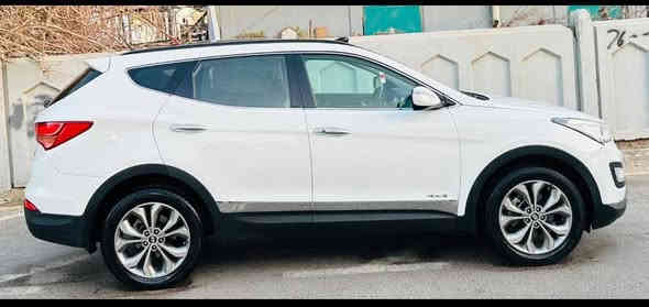 السلام عليكم  للبيع للبيع
السياره اخت الجديد
هيونداي سنتافي موديل (2013)خليجي وكاله استيراد خاص  كويتي فول الفول 
 بالسنتافي رقم بغداد مشروع نص جملغ امامي صبغ فقط مكان بارد كلش حلو الباقي مكفول حتى من الشخط 
مواصفات 
⚜️بانوراما
⚜️بصمه بصمبه ابواب 
⚜️نضام ترحيب
⚜️بدأت نيكل
⚜️مري قلاب وشفط
⚜️اشاير مري 
⚜️لد امامي خلفي 
⚜️ويل كب كروم 19
⚜️لايت زنون بلاد
⚜️محرك 3500 سلندر 6
⚜️4×4 فور ويل
⚜️7راكب 
⚜️3قطع تبريد ثلج
⚜️داخل قرميدي جلد 
⚜️بردات خلفيه
⚜️كراسي كهرباي 
⚜️تدفئه تبريد كشنات
⚜️خزن ميموري
⚜️هند بريك بصمه
⚜️فول تحكمات 
⚜️زراك لايت 
⚜️بلوجكتر زنون
⚜️شاشه اعطال
باقي المواصفات معروفه
محرك /كير /صدر /تخم تاير /كله على وضع الشركه جاهزه مابيه نقص تحويل مباشر
السعر (180)$$
للاستفسار***********
مكاني بغداد الغزالية
